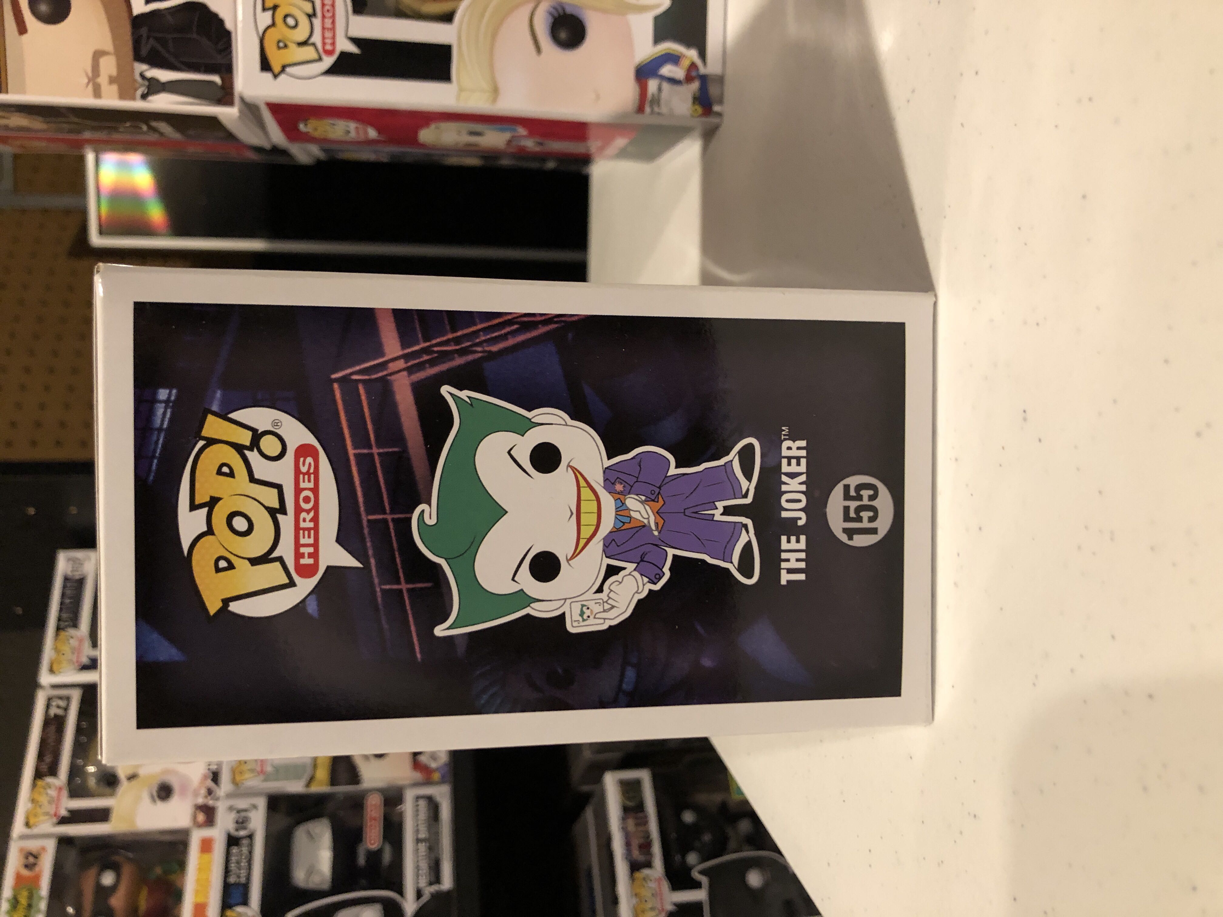 The Joker  - DC Universe vinyl figure collectible [Barcode 889698115735] - Main Image 4