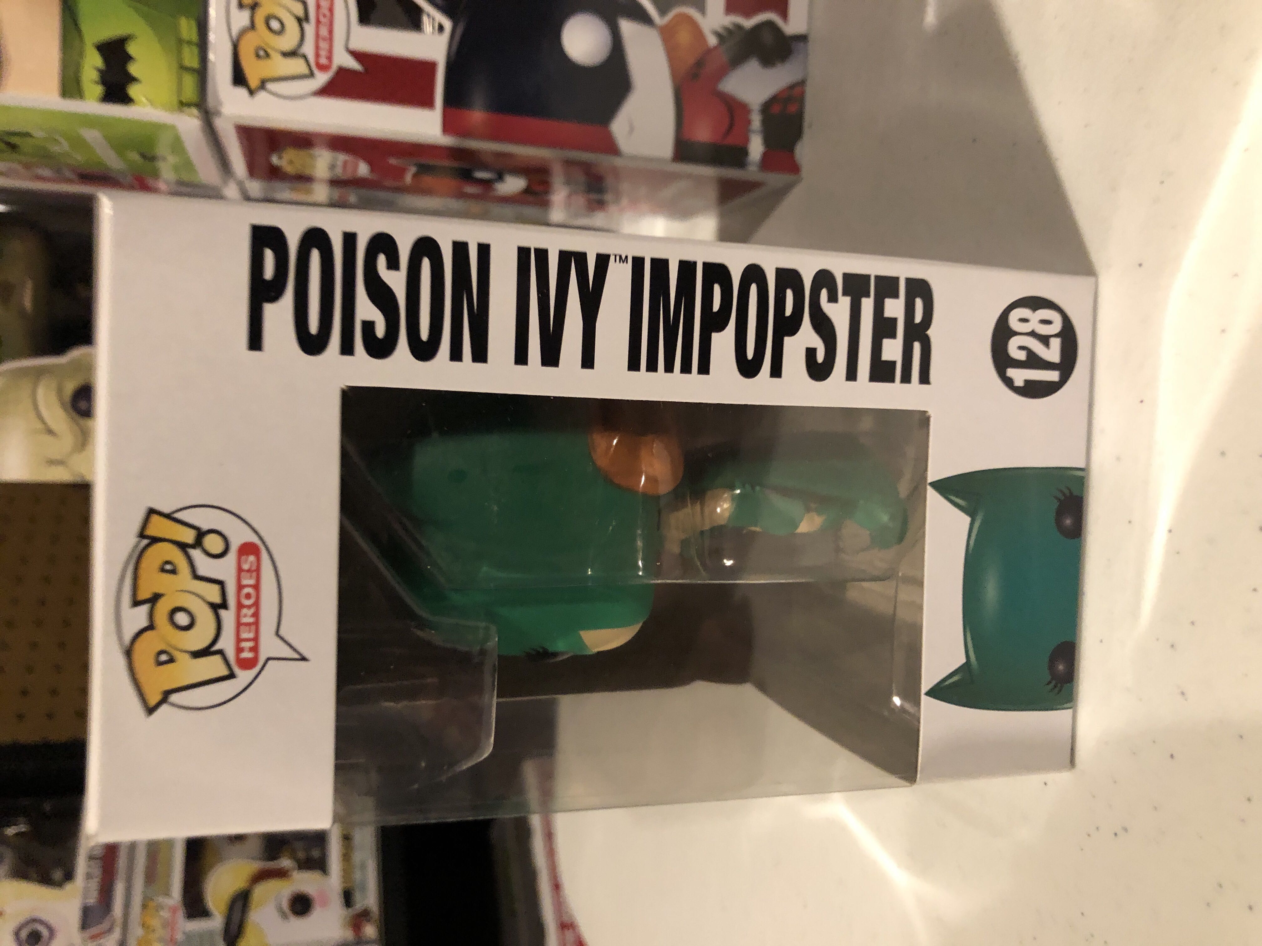 Imposter - Poison Ivy - DC Universe vinyl figure collectible [Barcode 889698107822] - Main Image 2
