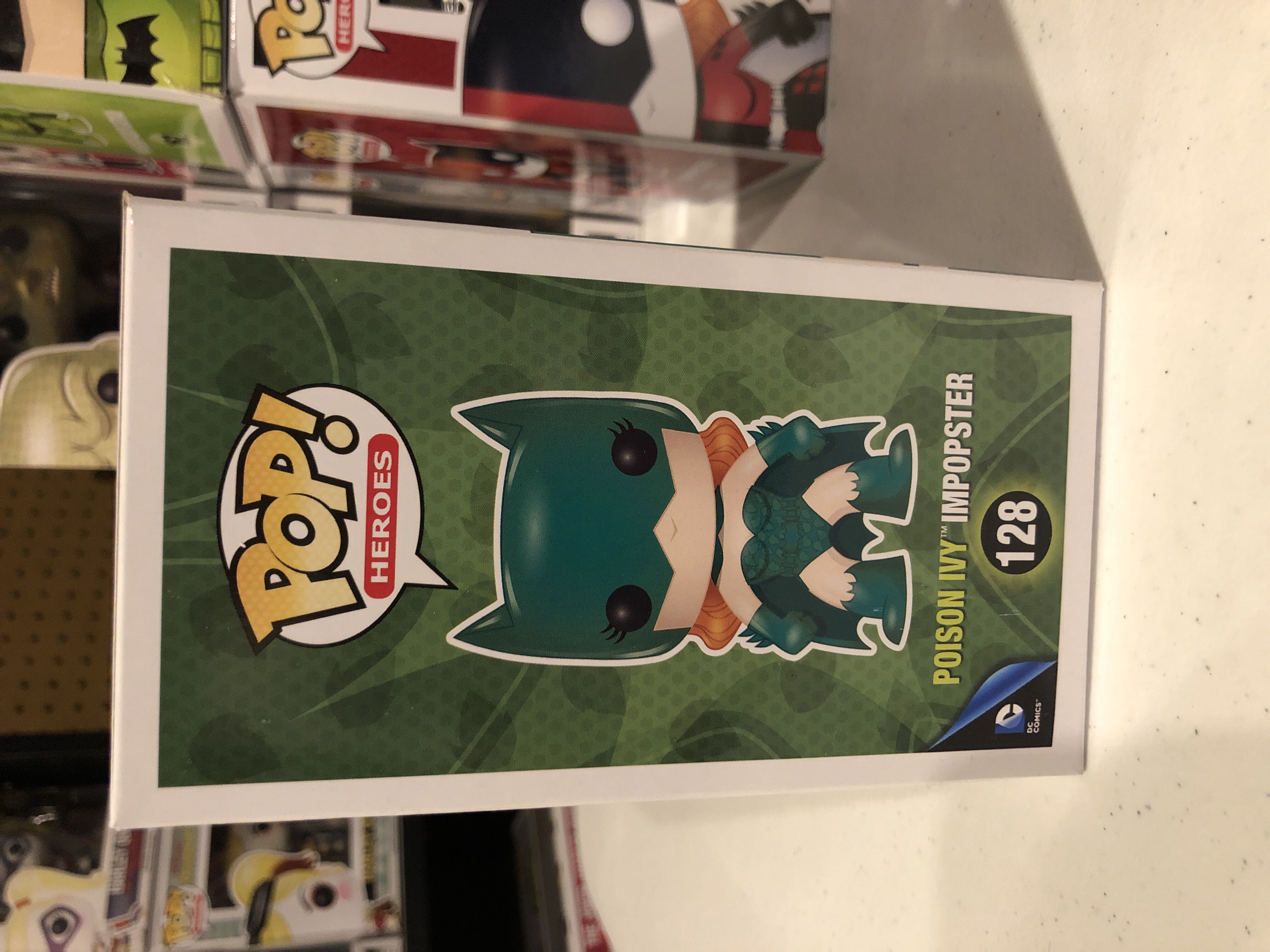 Imposter - Poison Ivy - DC Universe vinyl figure collectible [Barcode 889698107822] - Main Image 4