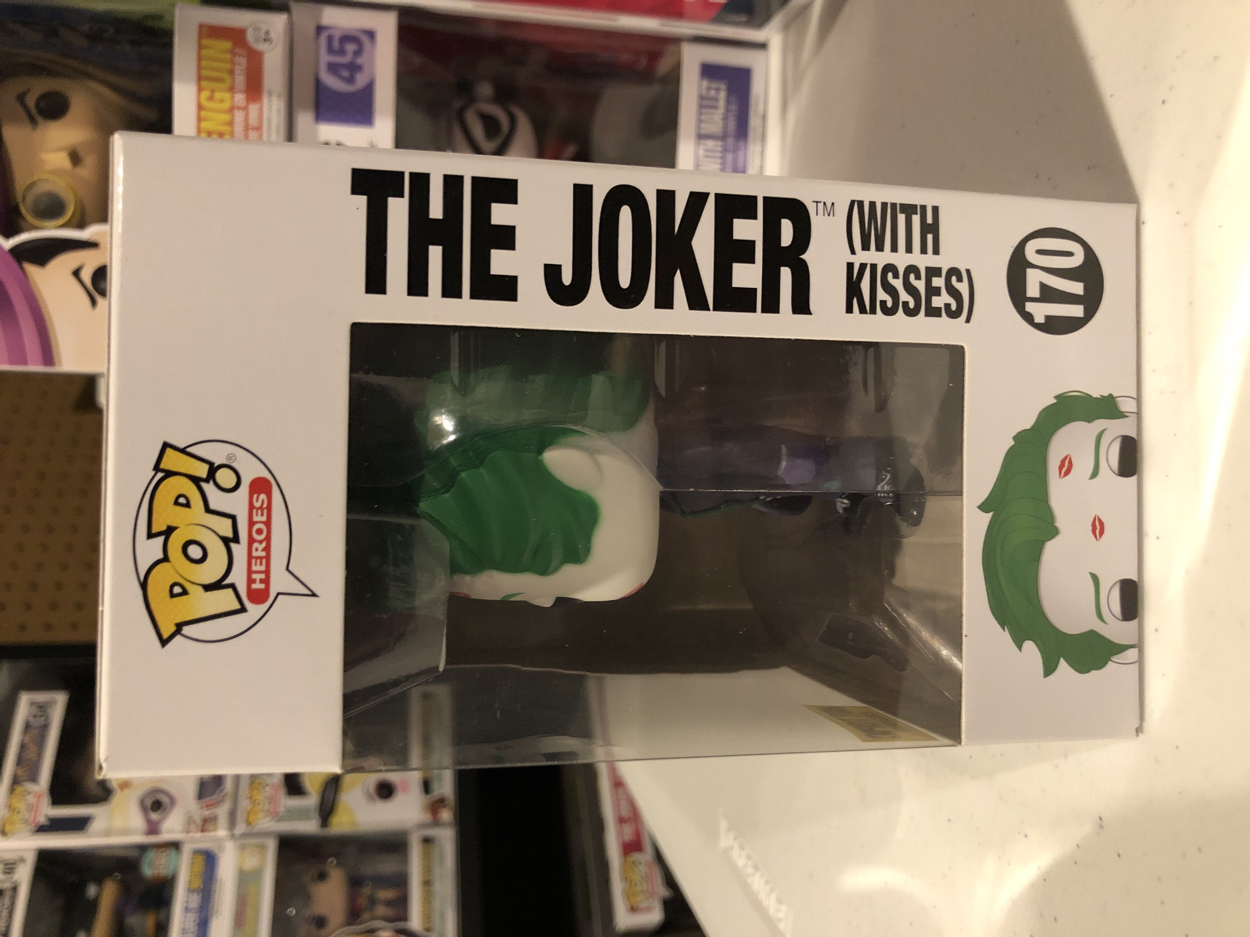 The Joker (With Kisses) - DC Universe vinyl figure collectible [Barcode 10799091] - Main Image 2