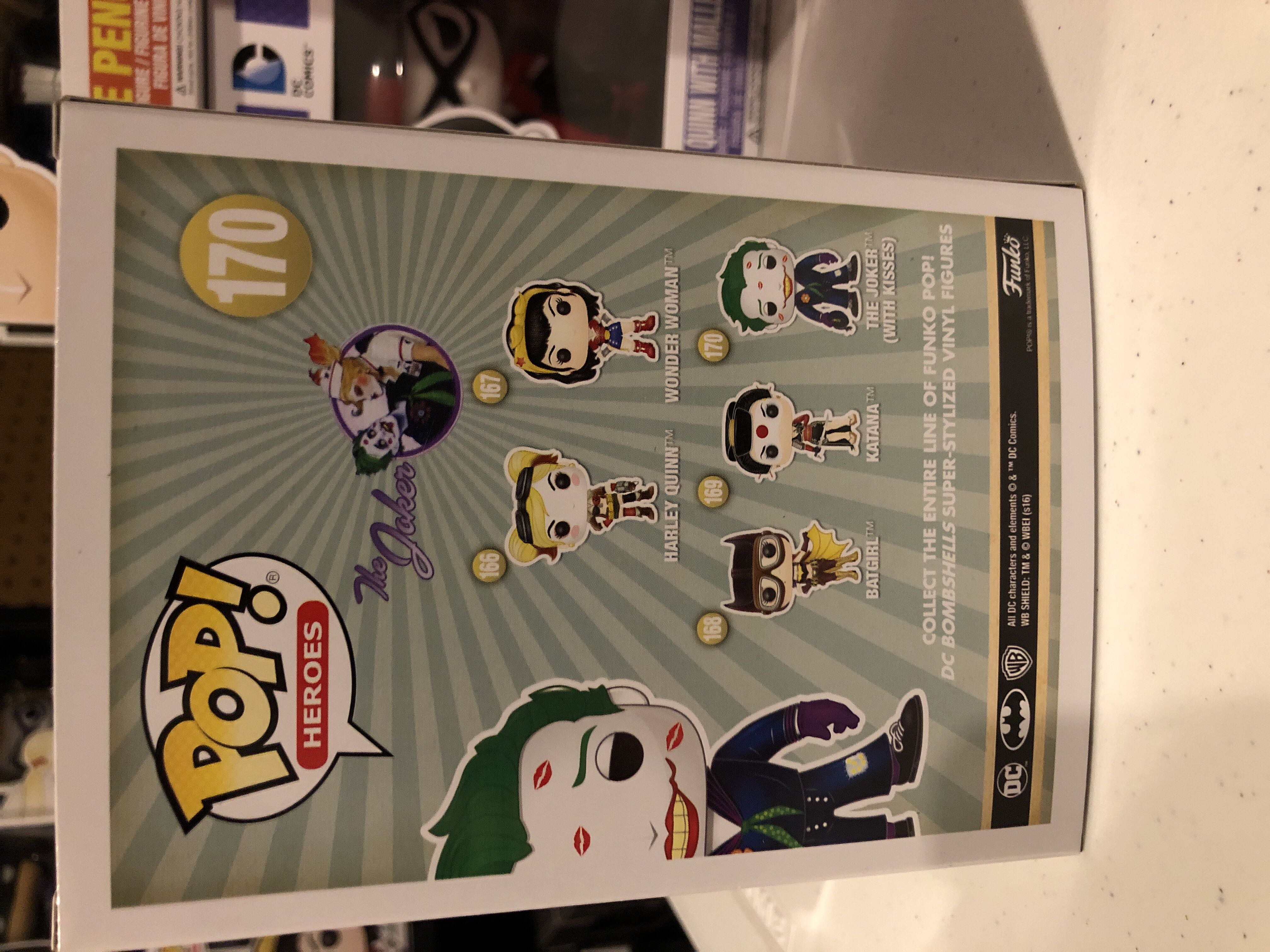 The Joker (With Kisses) - DC Universe vinyl figure collectible [Barcode 10799091] - Main Image 3