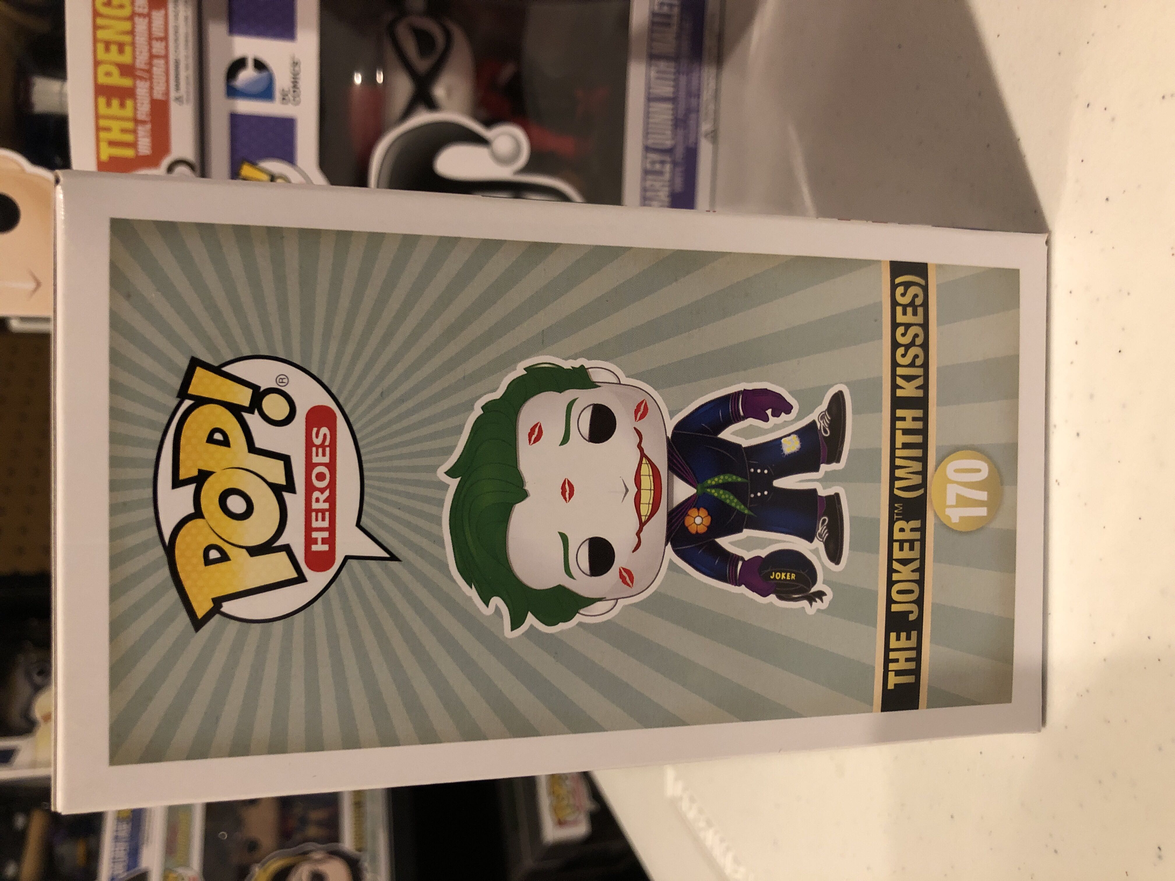 The Joker (With Kisses) - DC Universe vinyl figure collectible [Barcode 10799091] - Main Image 4