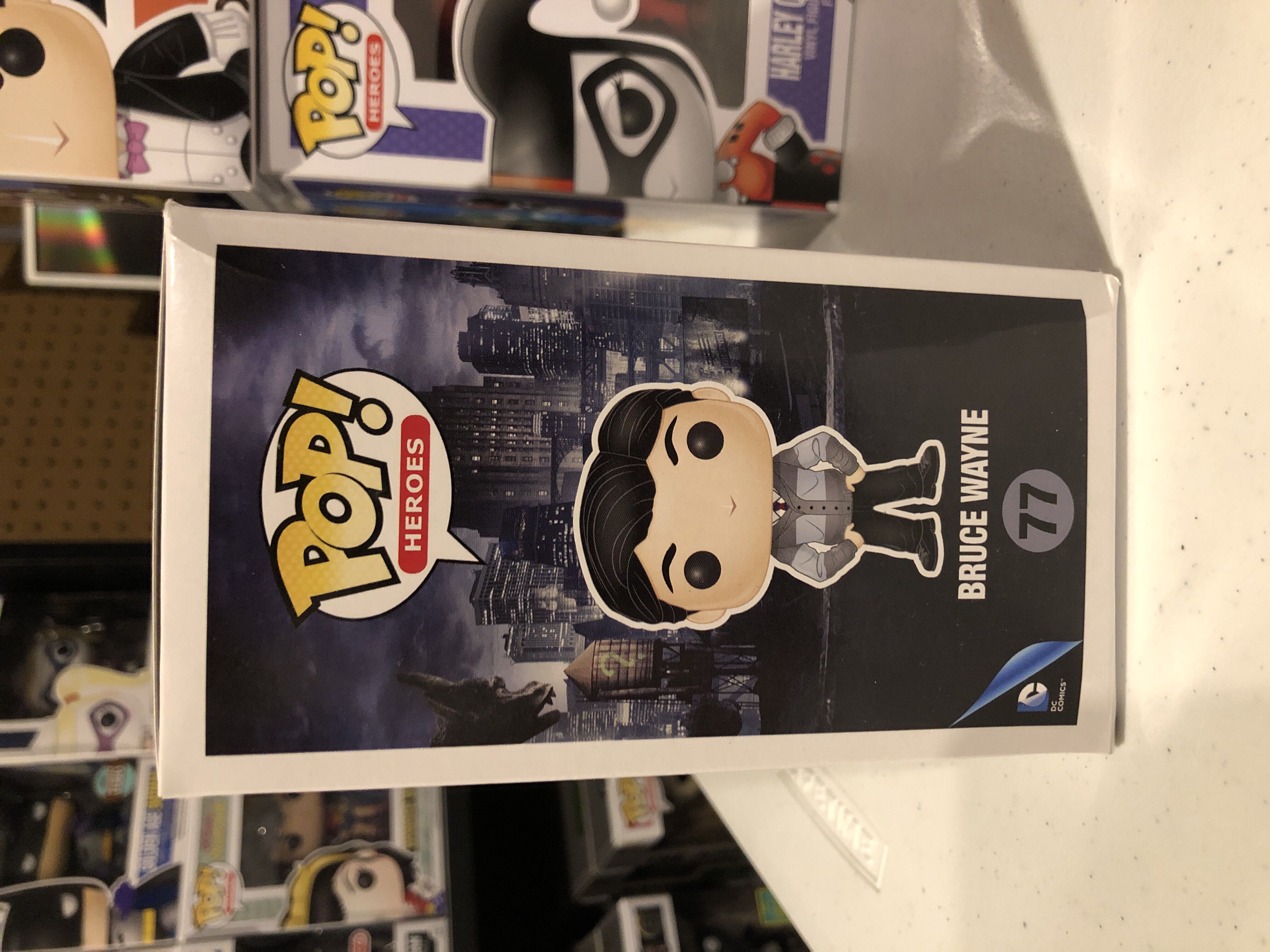 Bruce Wayne  - DC Universe vinyl figure collectible [Barcode 849803062514] - Main Image 4