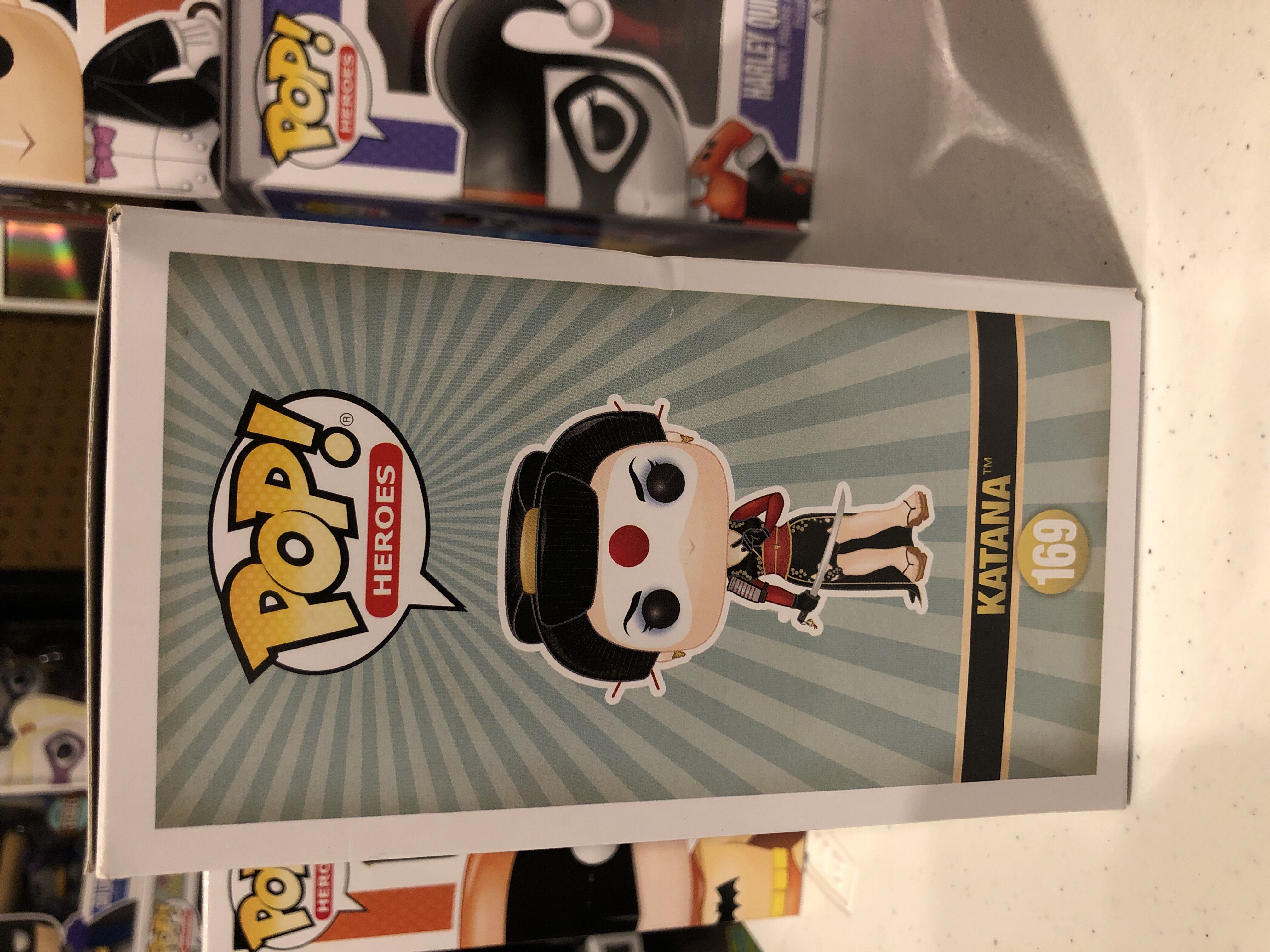 Katana  - DC Universe vinyl figure collectible [Barcode 889698128544] - Main Image 4