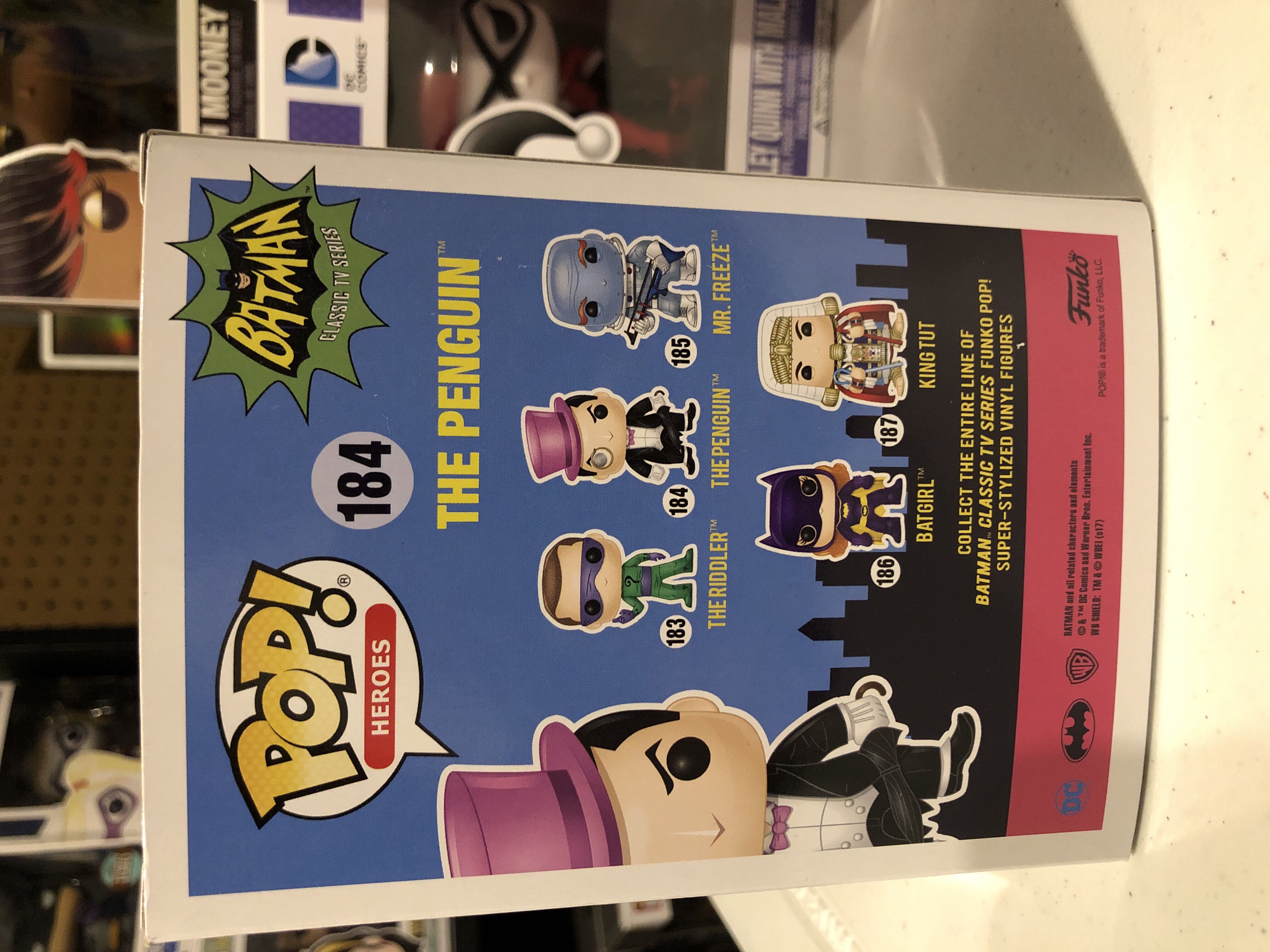 🦇 Batman Classic TV Series The Penguin - DC Universe vinyl figure collectible [Barcode 889698136297] - Main Image 3