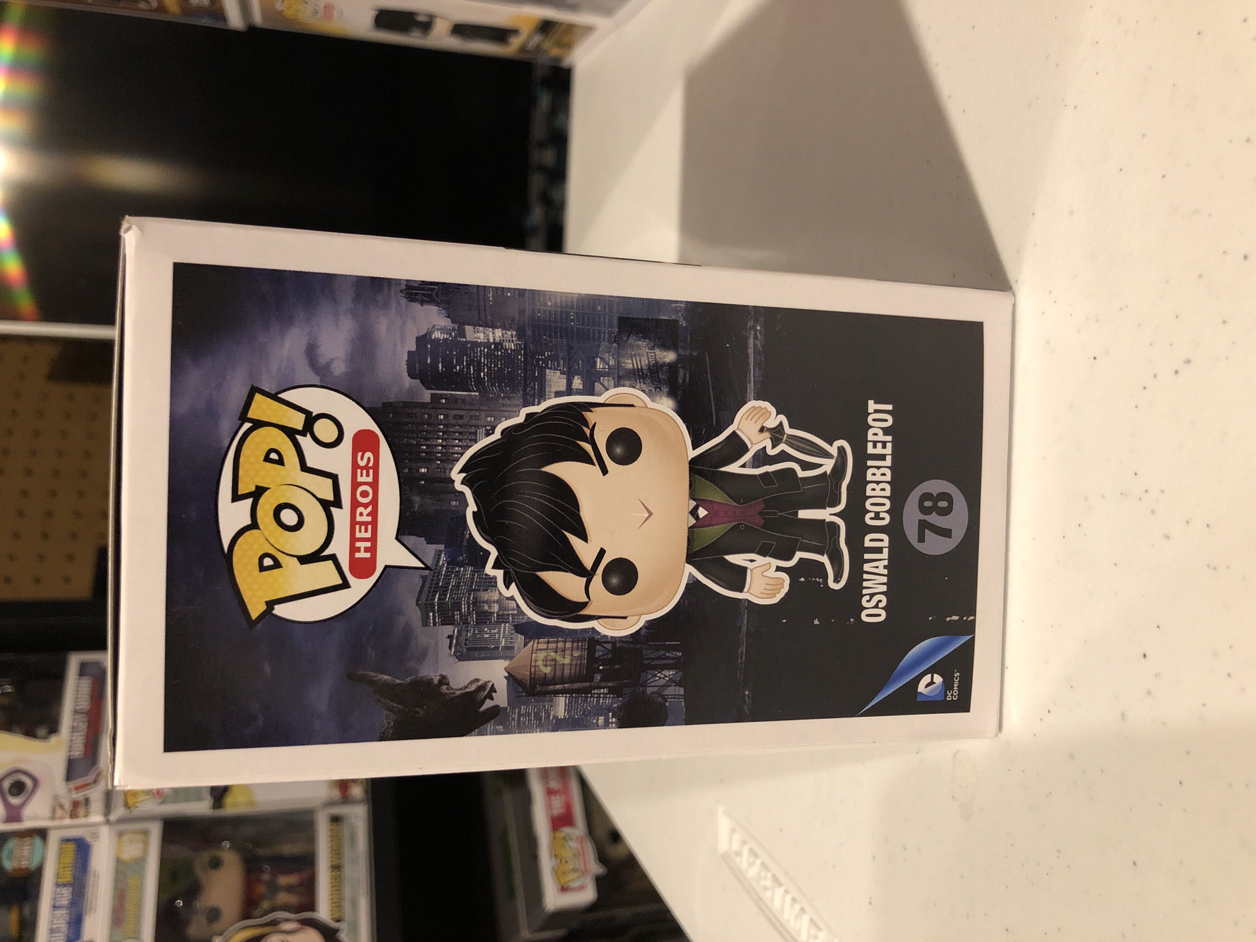 Oswald Cobblepot  - DC Universe vinyl figure collectible [Barcode 849803062491] - Main Image 4