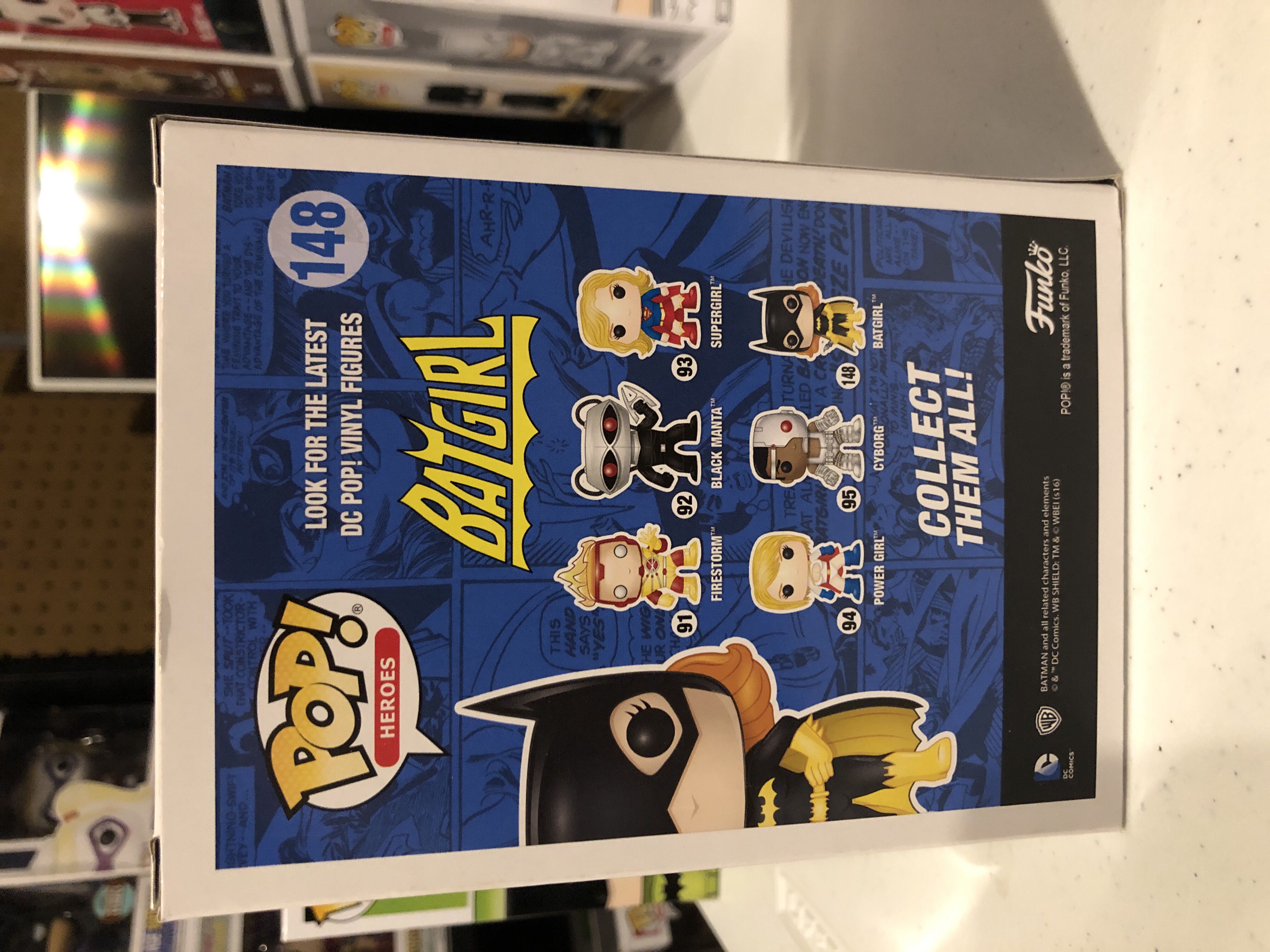 Batgirl (Black) - DC Universe vinyl figure collectible [Barcode 10717319] - Main Image 3