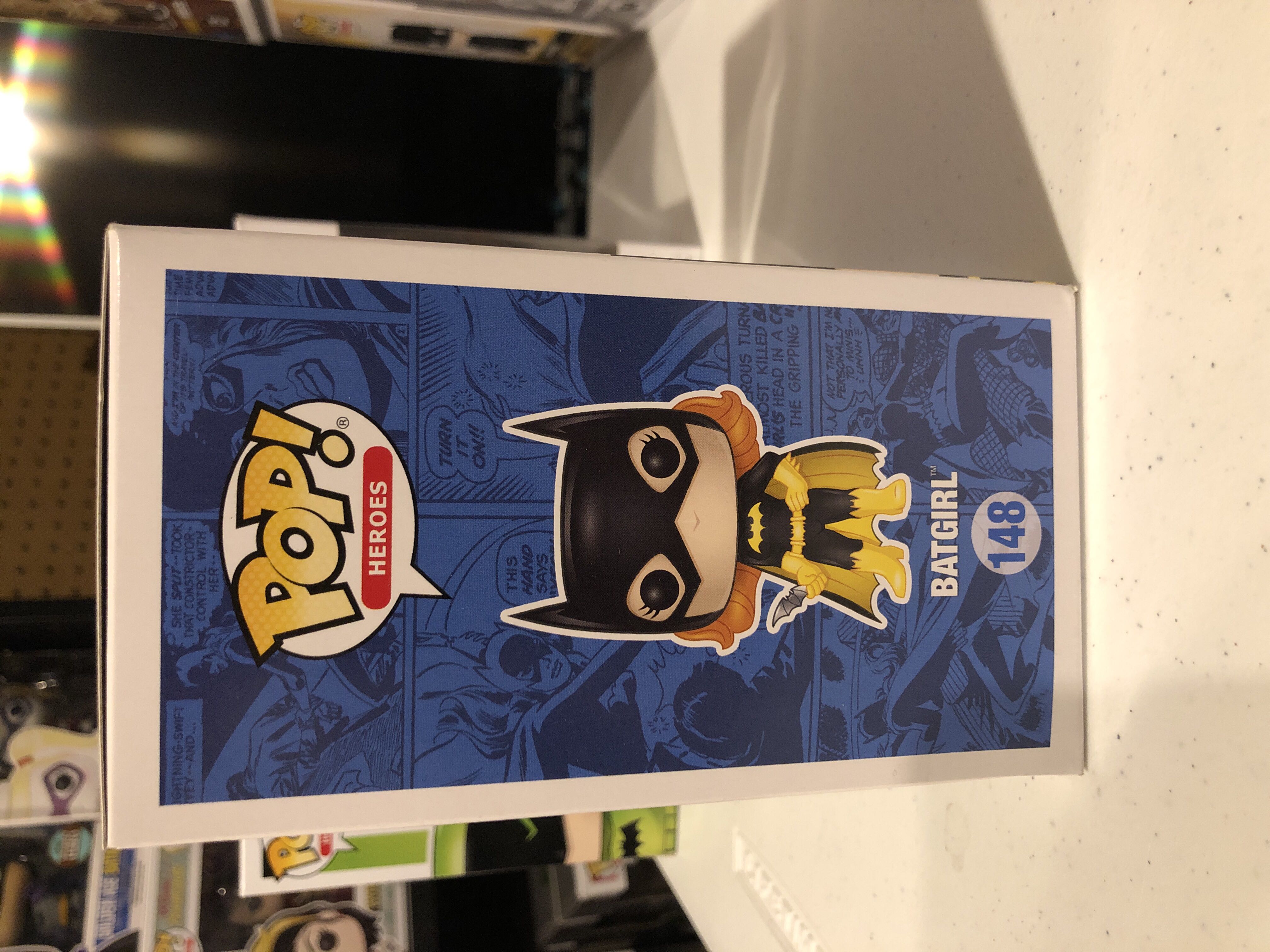 Batgirl (Black) - DC Universe vinyl figure collectible [Barcode 10717319] - Main Image 4