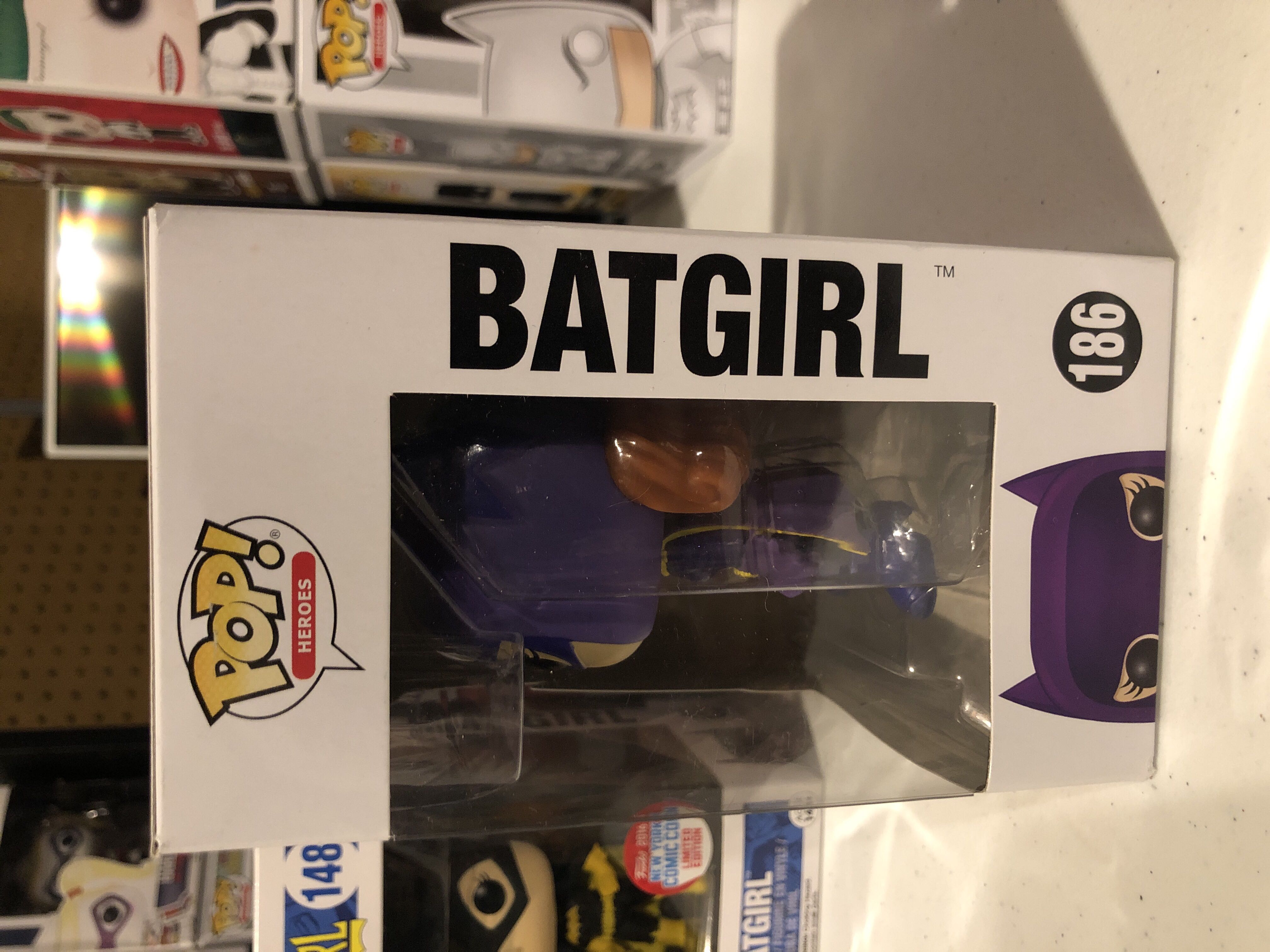 Batgirl - Batman vinyl figure collectible [Barcode 889698136327] - Main Image 2