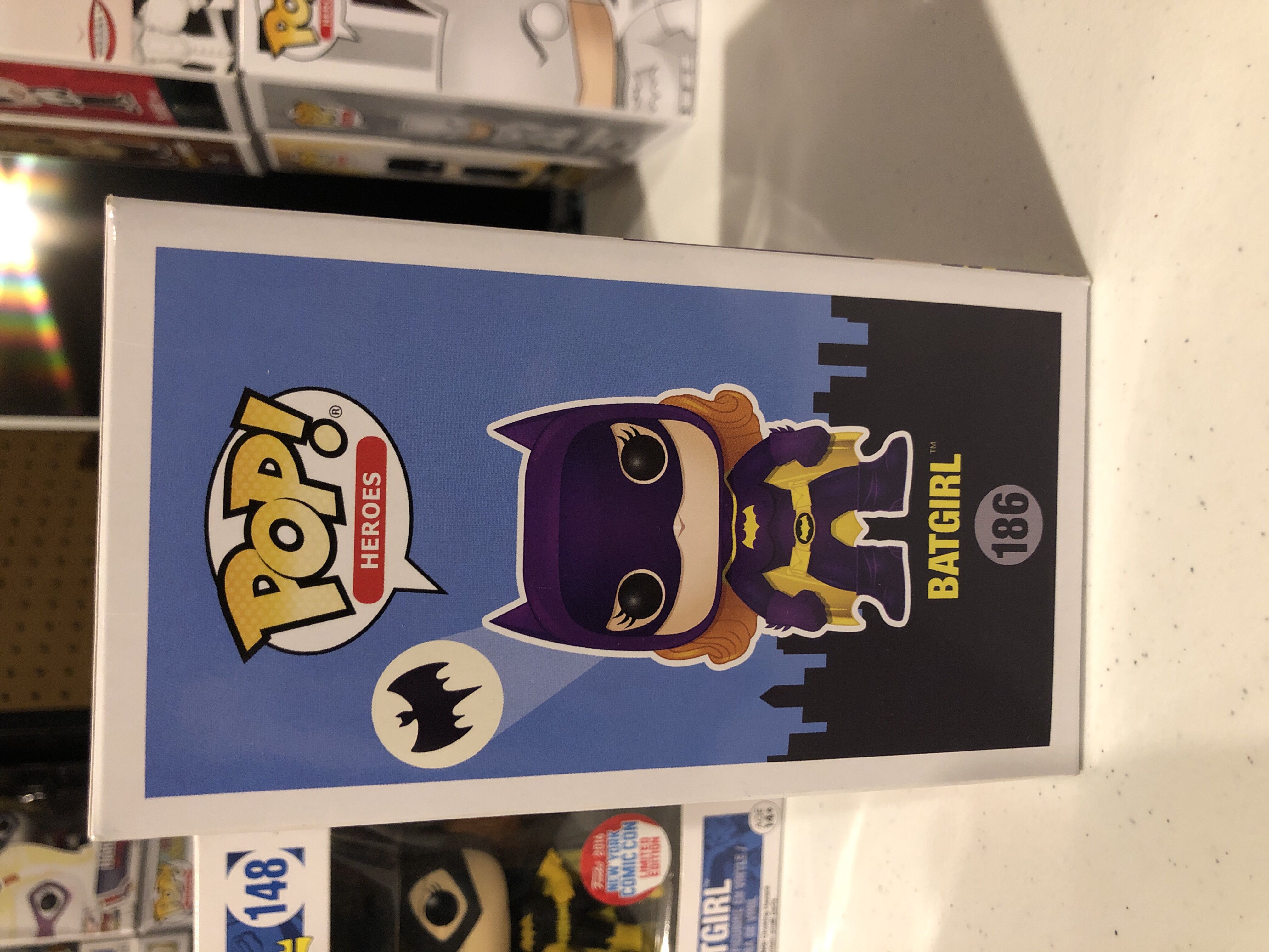 Batgirl - Batman vinyl figure collectible [Barcode 889698136327] - Main Image 4