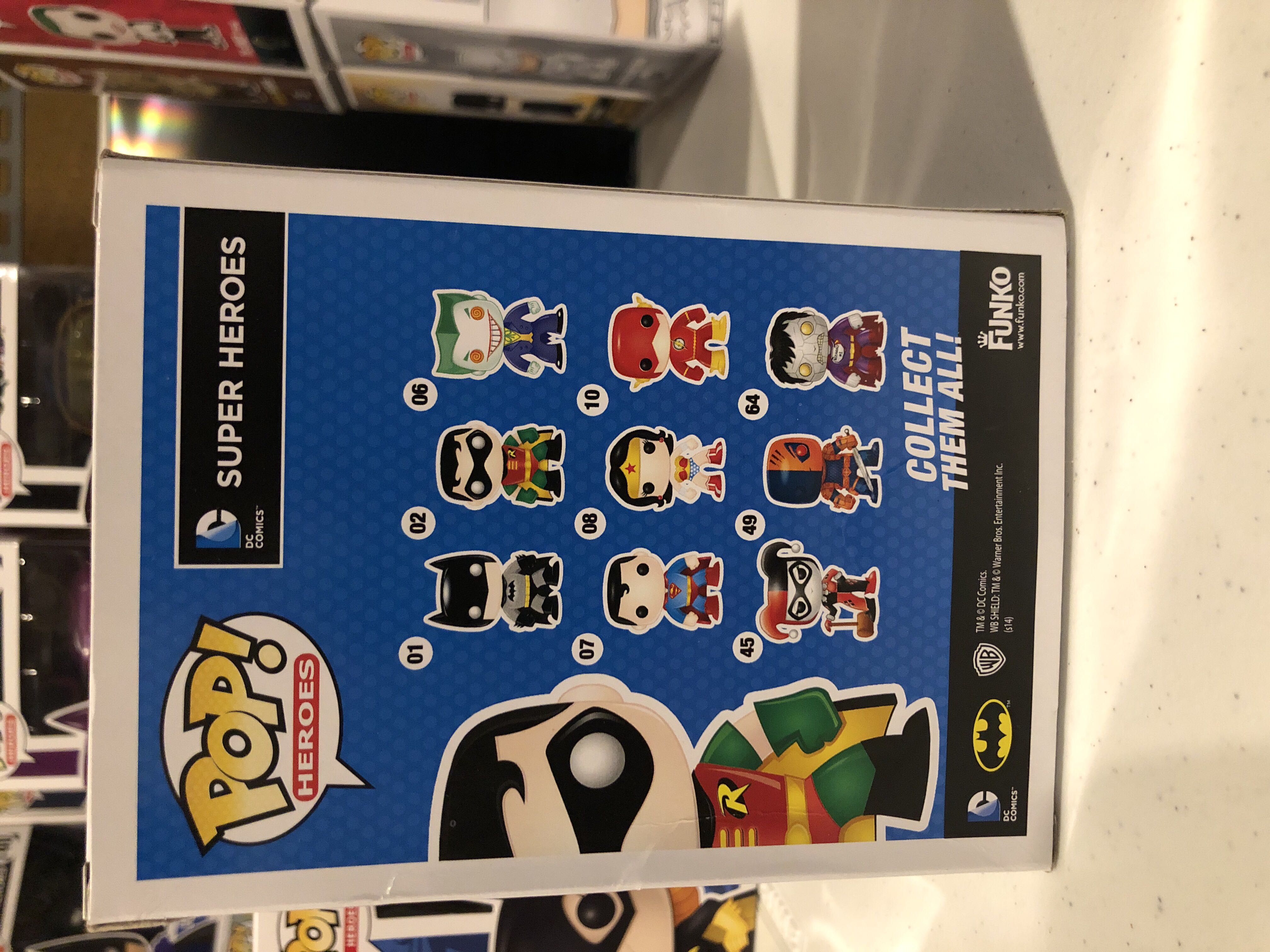 DC Super Hero’s - Robin Exclusive  - DC Universe vinyl figure collectible [Barcode 830395022093] - Main Image 3