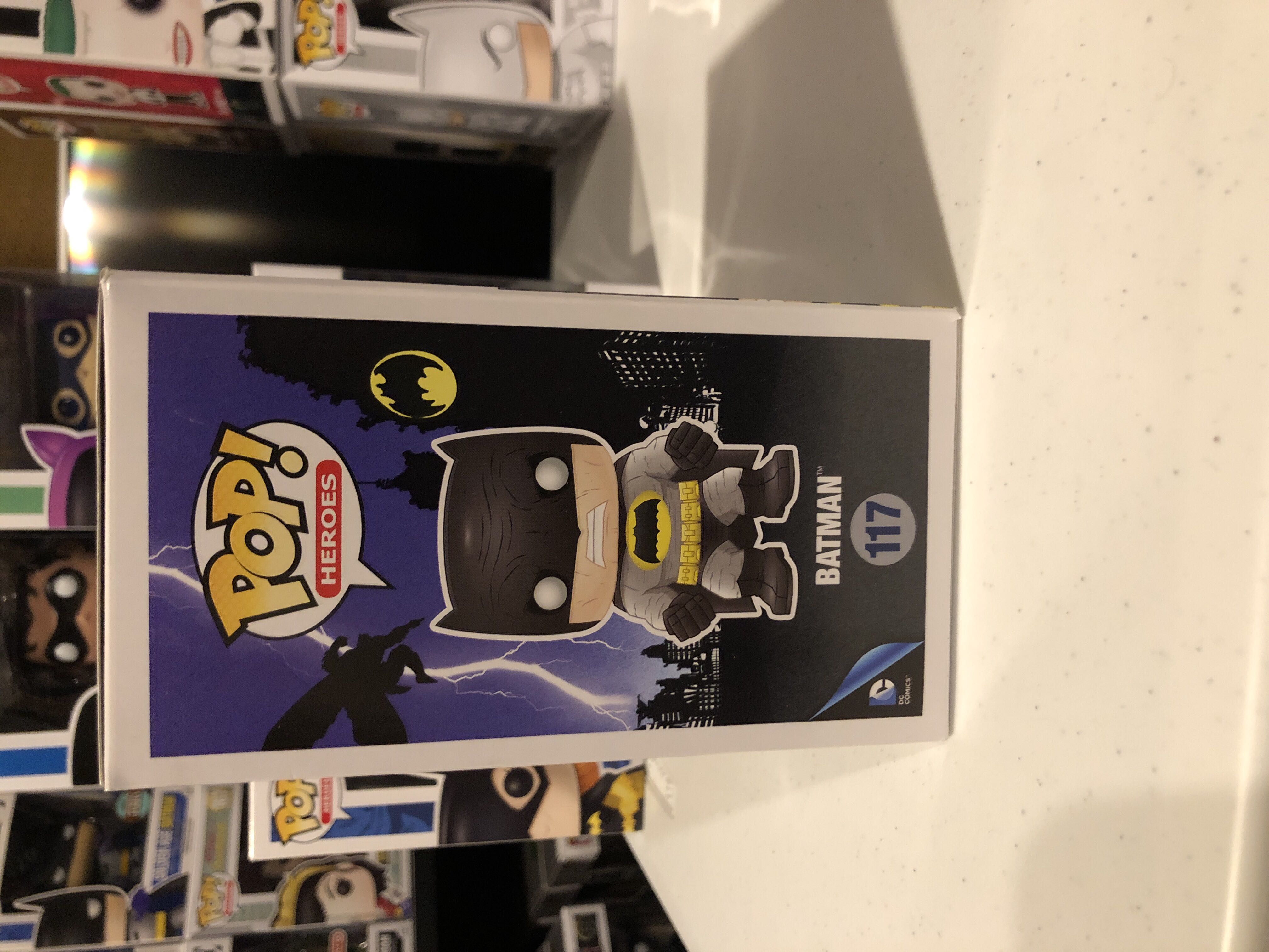 Batman  - DC Universe vinyl figure collectible [Barcode 849803095314] - Main Image 4