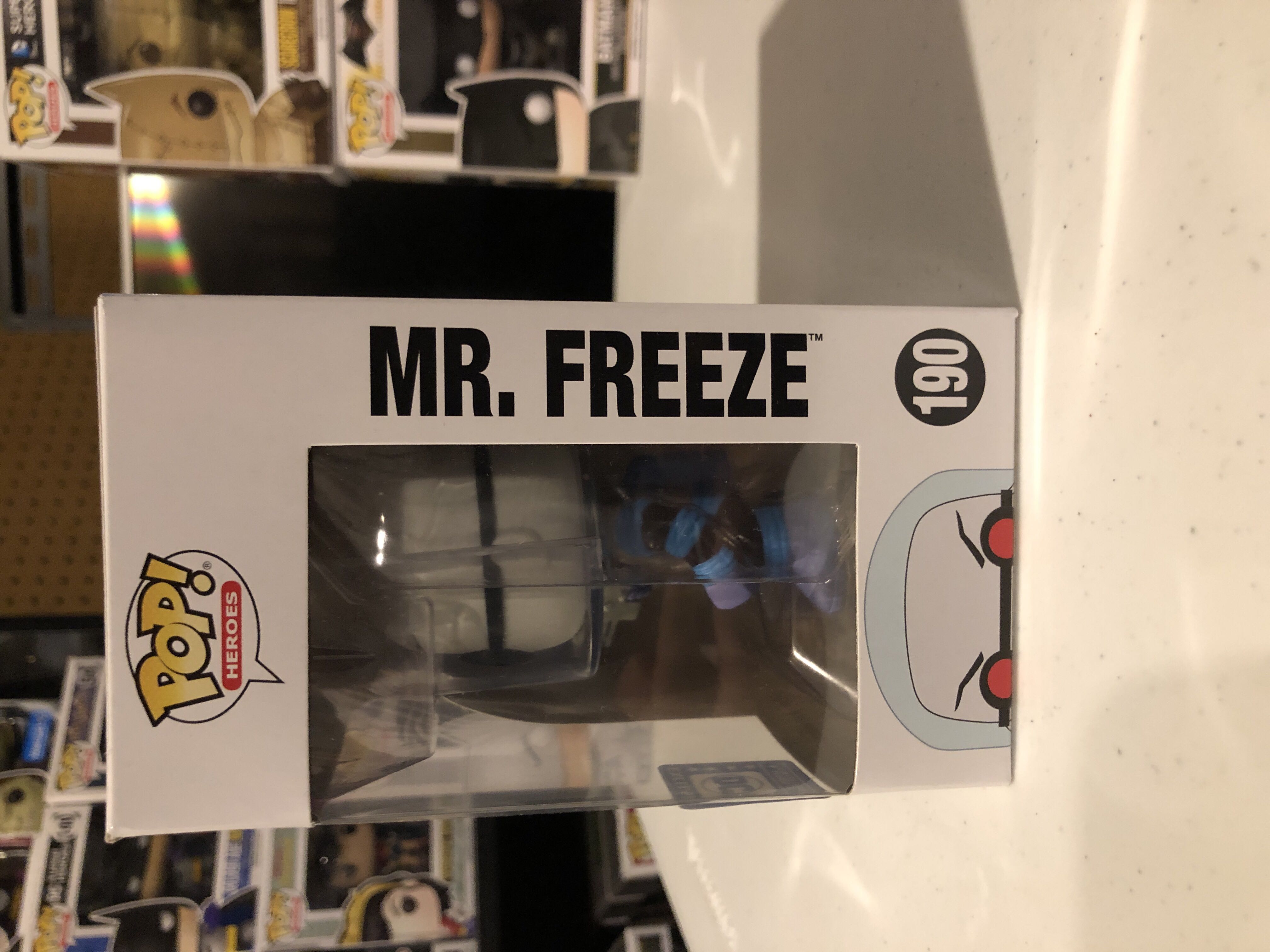 Batman: The Animated Series: Mr. Freeze - DC Universe vinyl figure collectible - Main Image 2