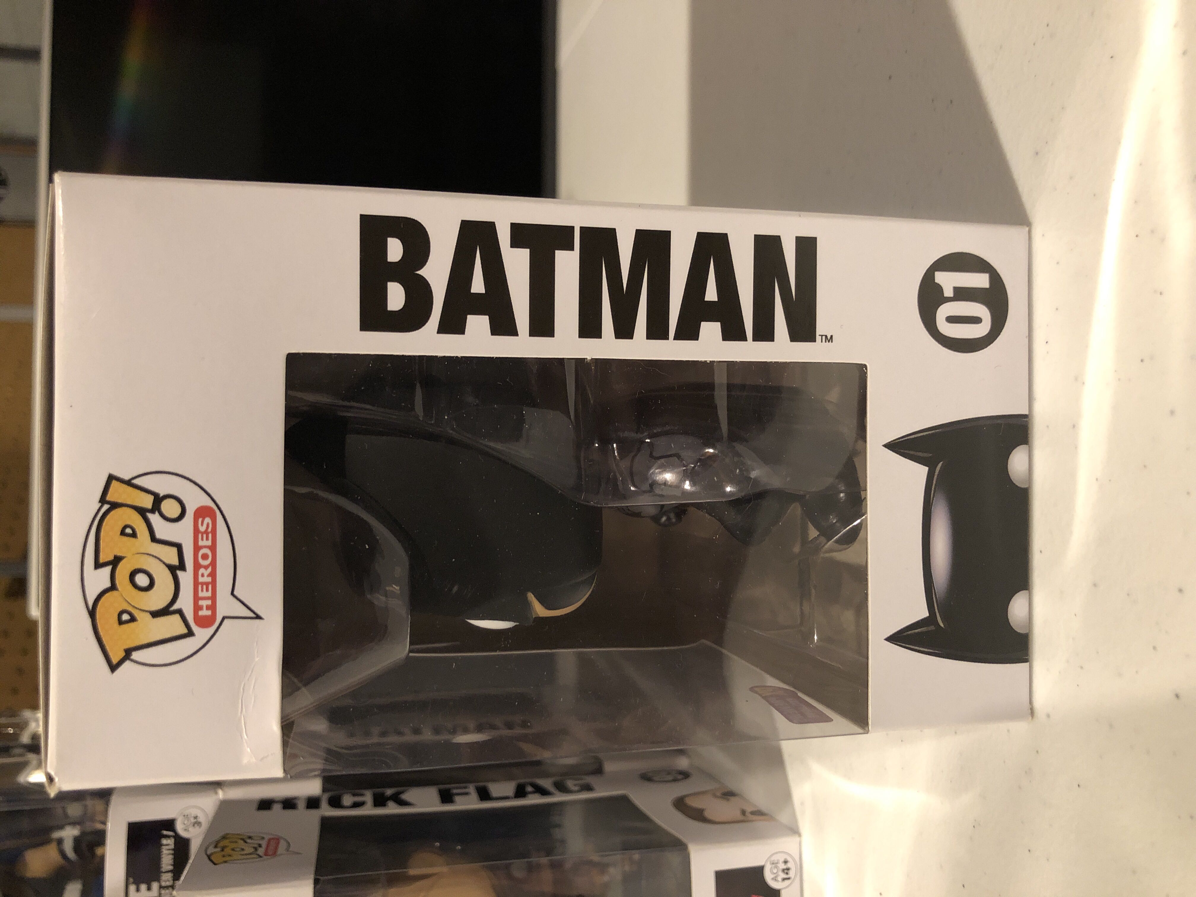 Batman  - DC Universe vinyl figure collectible - Main Image 2