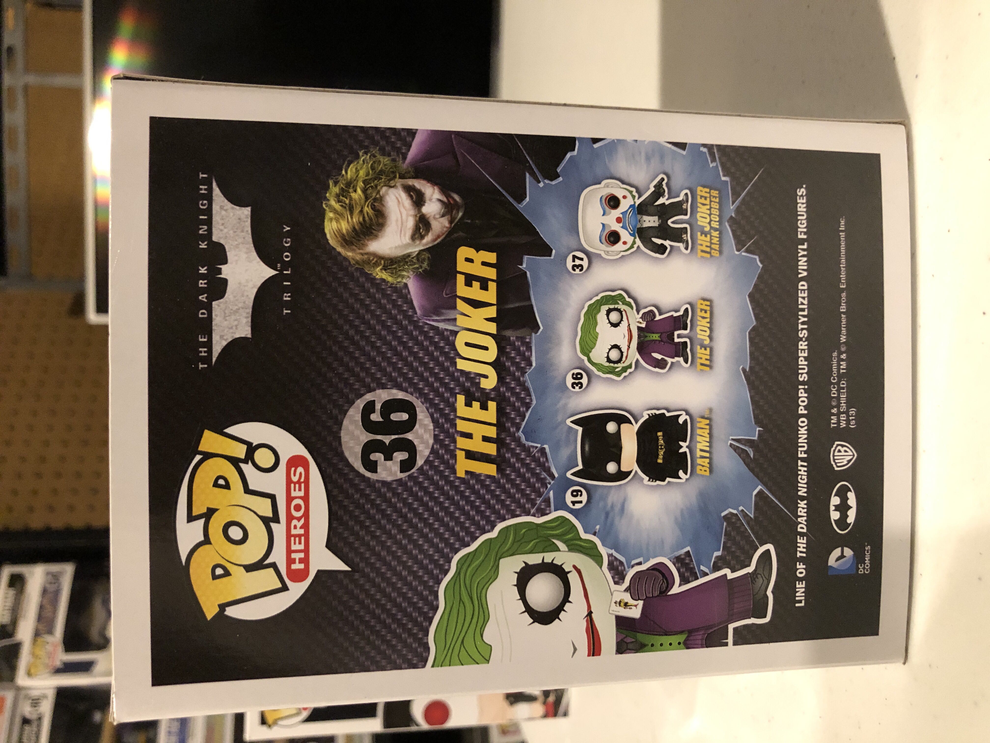 The Joker  - DC Universe vinyl figure collectible [Barcode 10062223] - Main Image 3