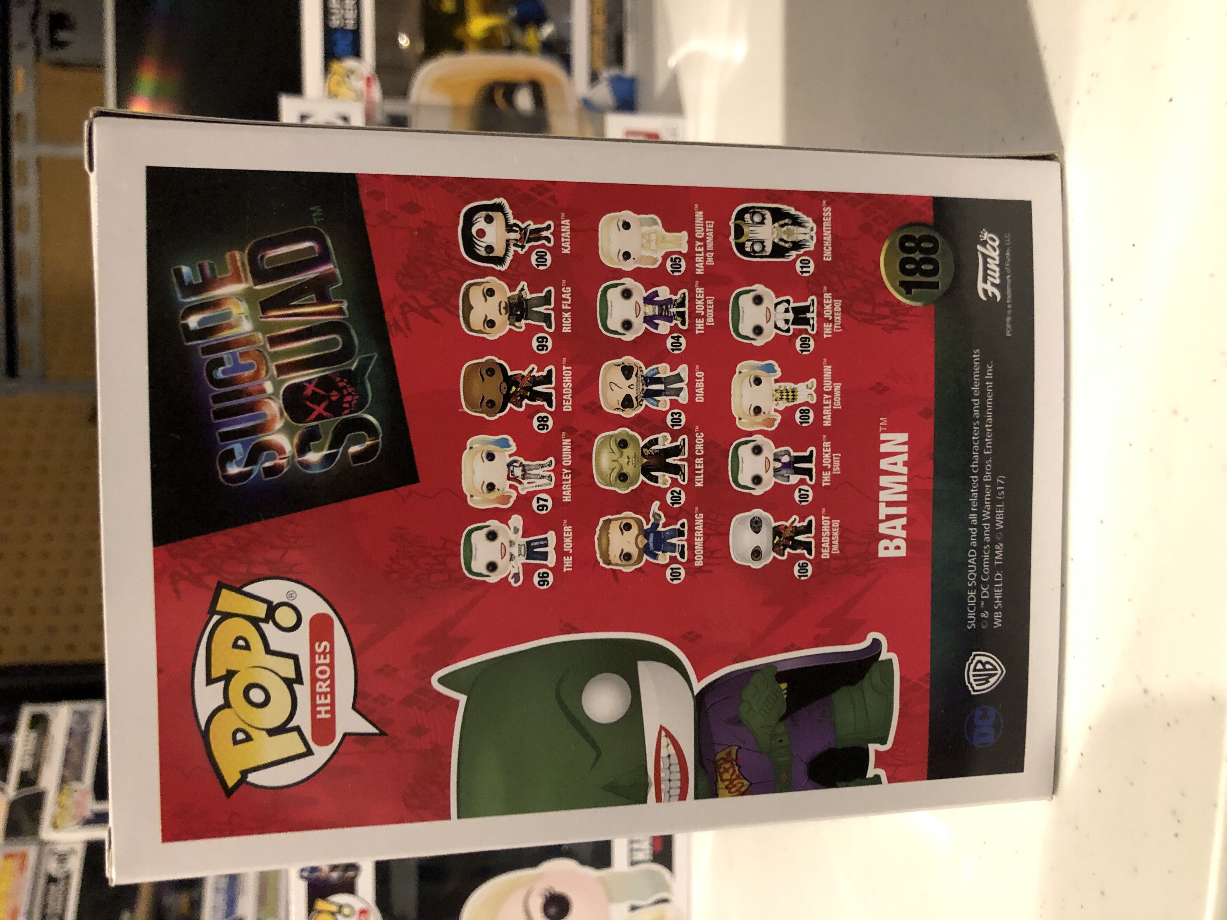 Batman - DC Universe vinyl figure collectible [Barcode 889698144872] - Main Image 3