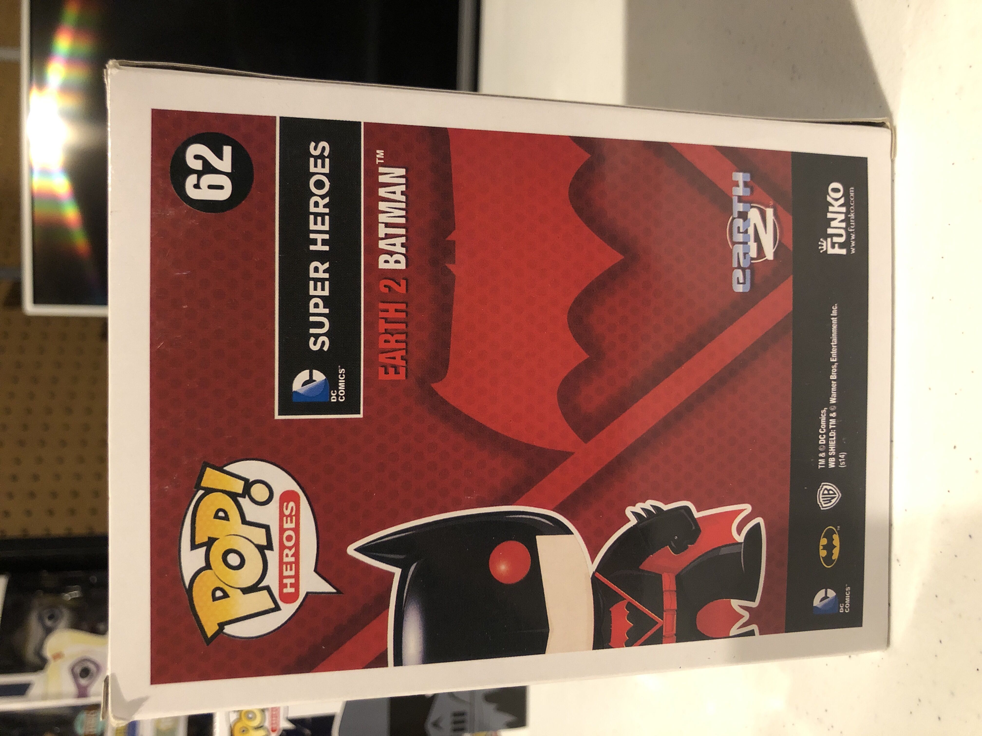 Earth 2 Batman  - DC Universe vinyl figure collectible [Barcode 849803046255] - Main Image 3