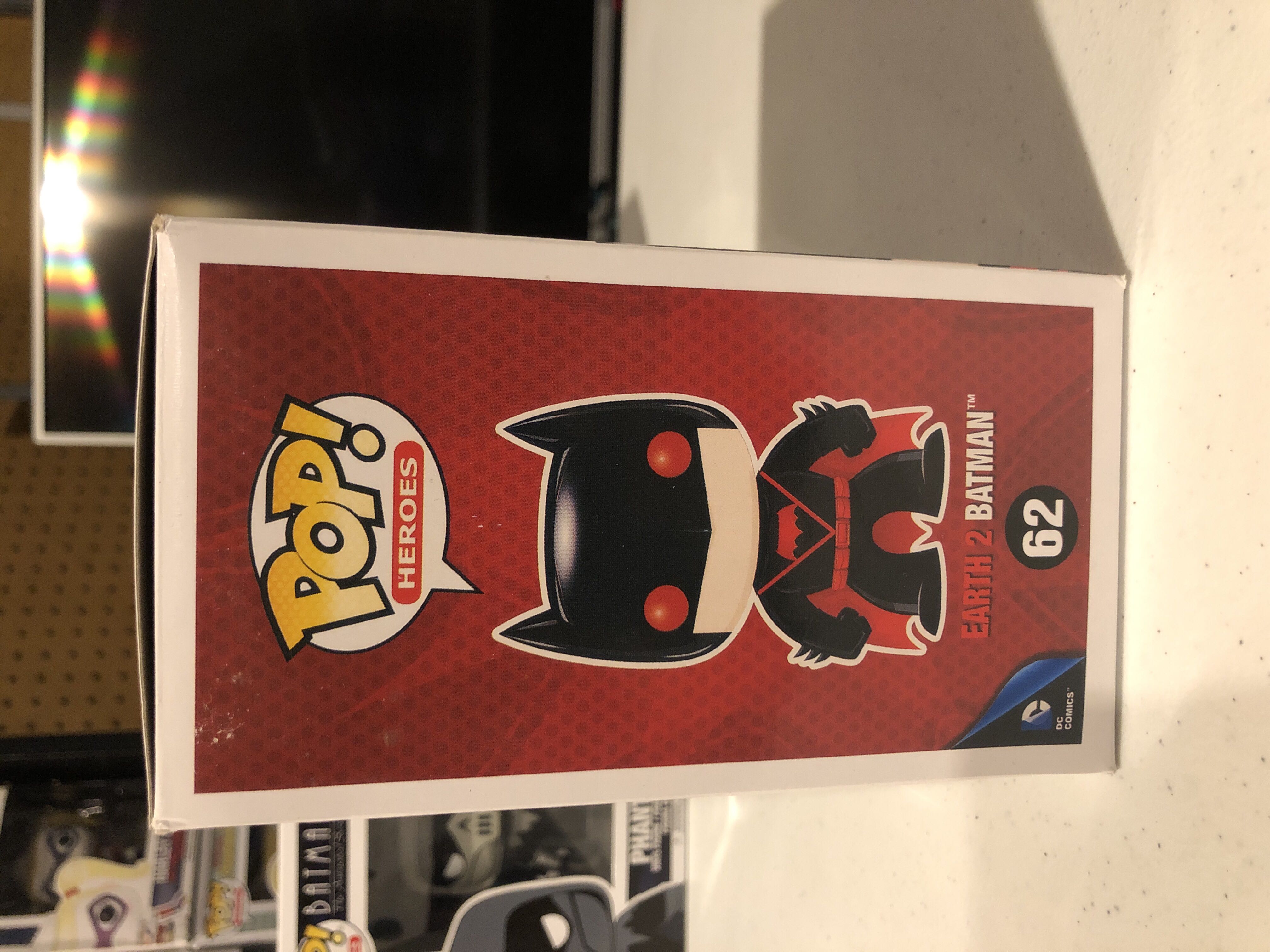 Earth 2 Batman  - DC Universe vinyl figure collectible [Barcode 849803046255] - Main Image 4