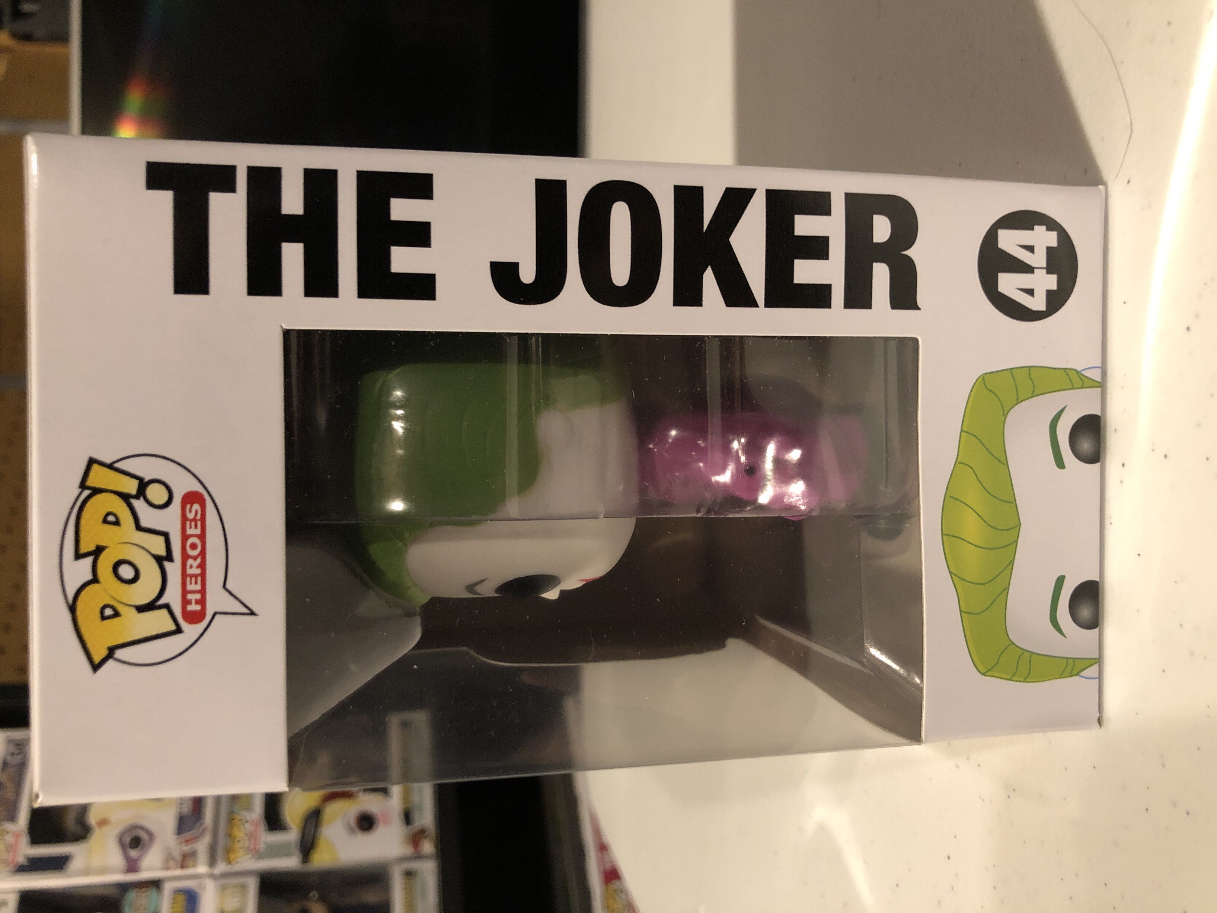 The Joker  - DC Universe vinyl figure collectible [Barcode 830395031200] - Main Image 2