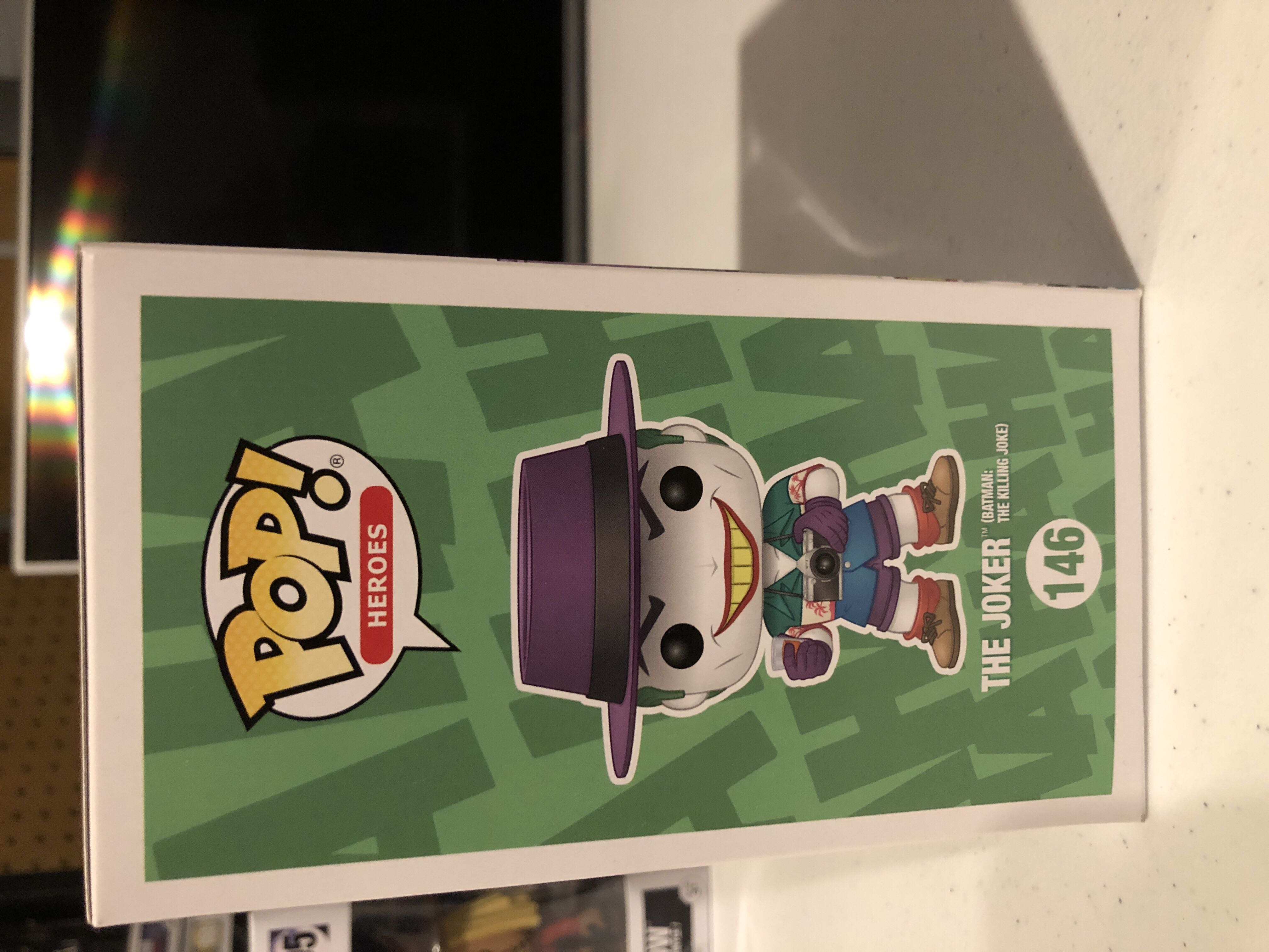 The Joker (Batman: The Killing Joke)  - DC Universe vinyl figure collectible [Barcode 889698115681] - Main Image 4