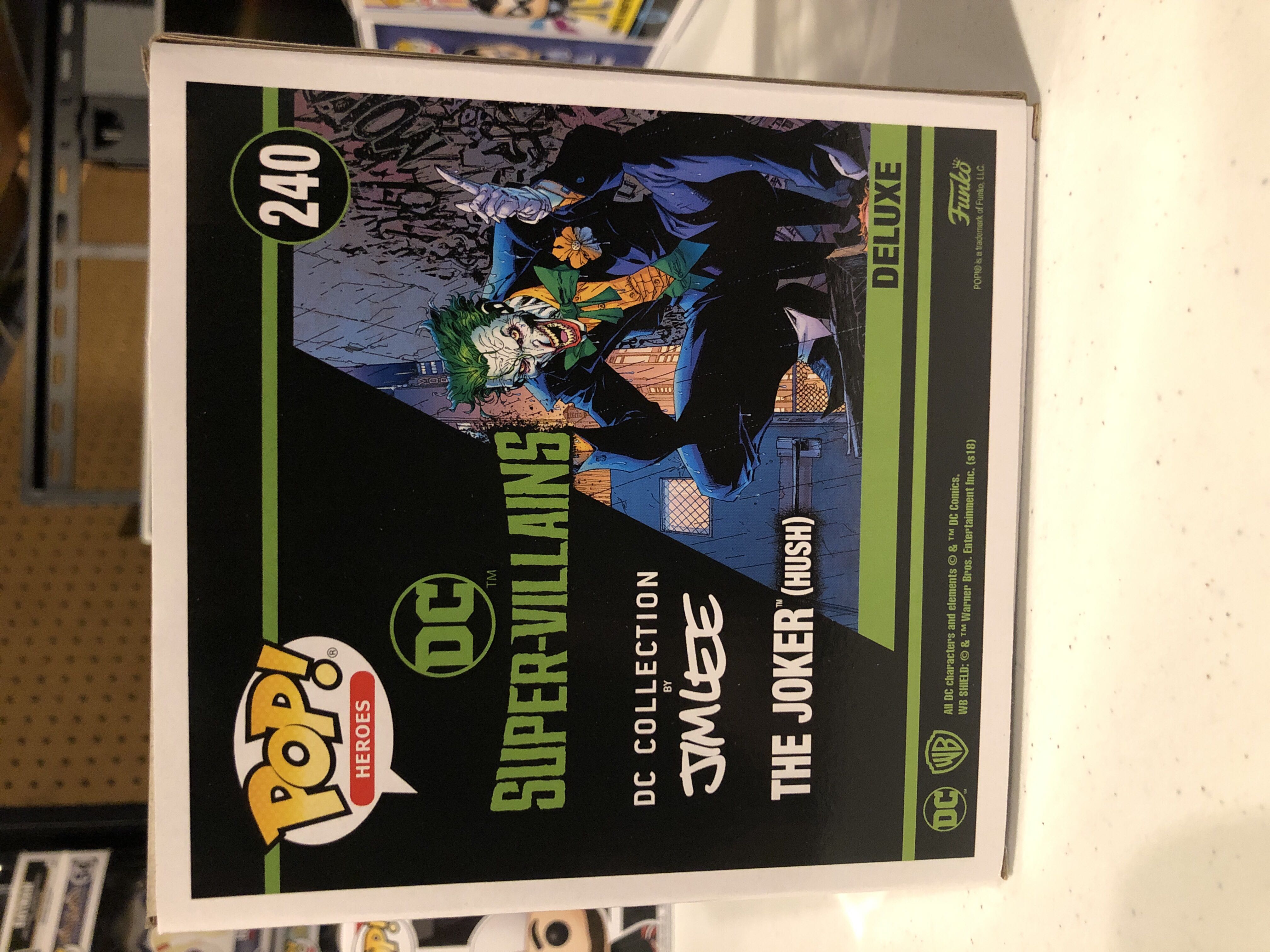 The Joker (Hush ) - DC Universe vinyl figure collectible [Barcode 889698347785] - Main Image 3