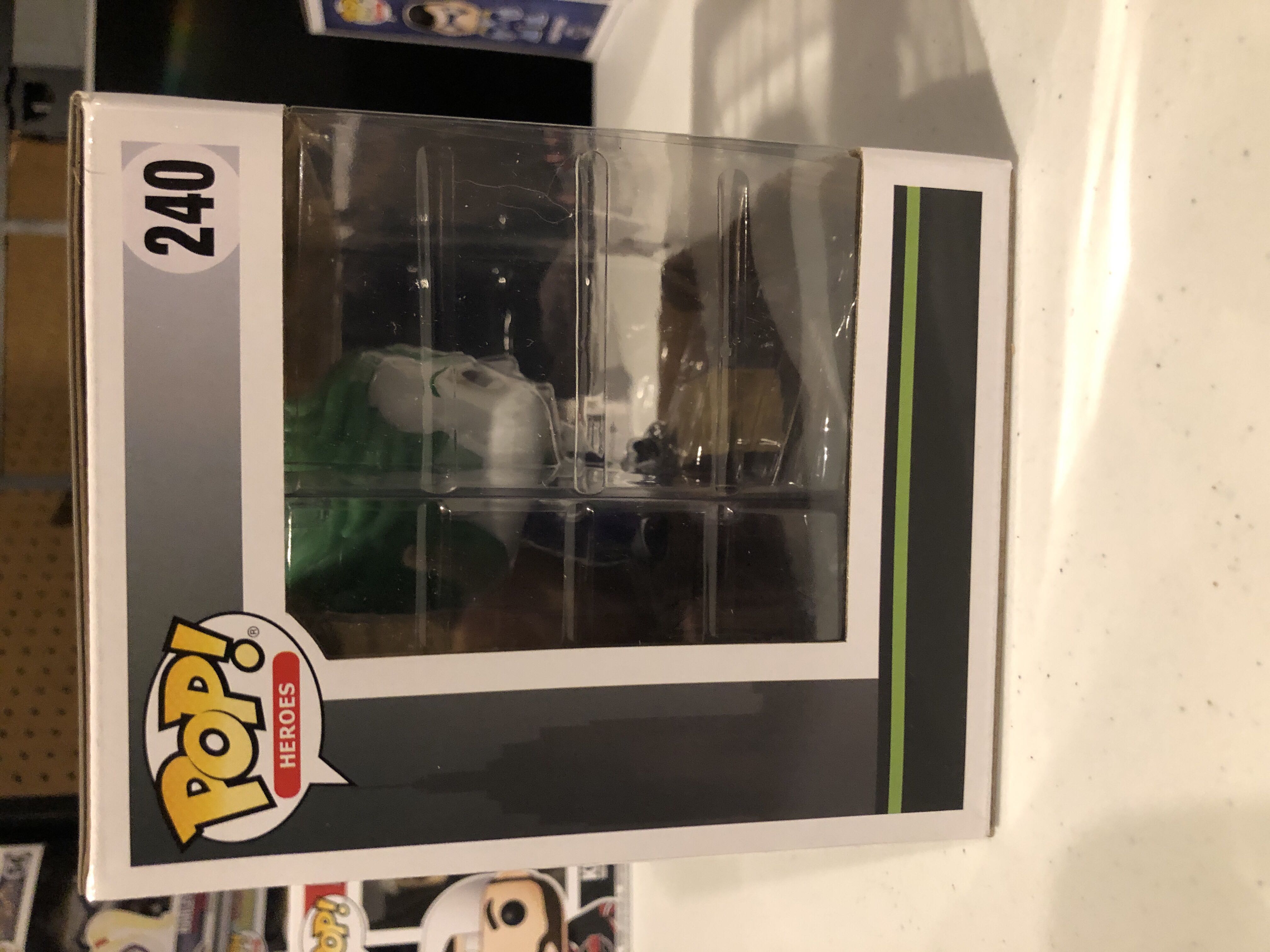 The Joker (Hush ) - DC Universe vinyl figure collectible [Barcode 889698347785] - Main Image 4