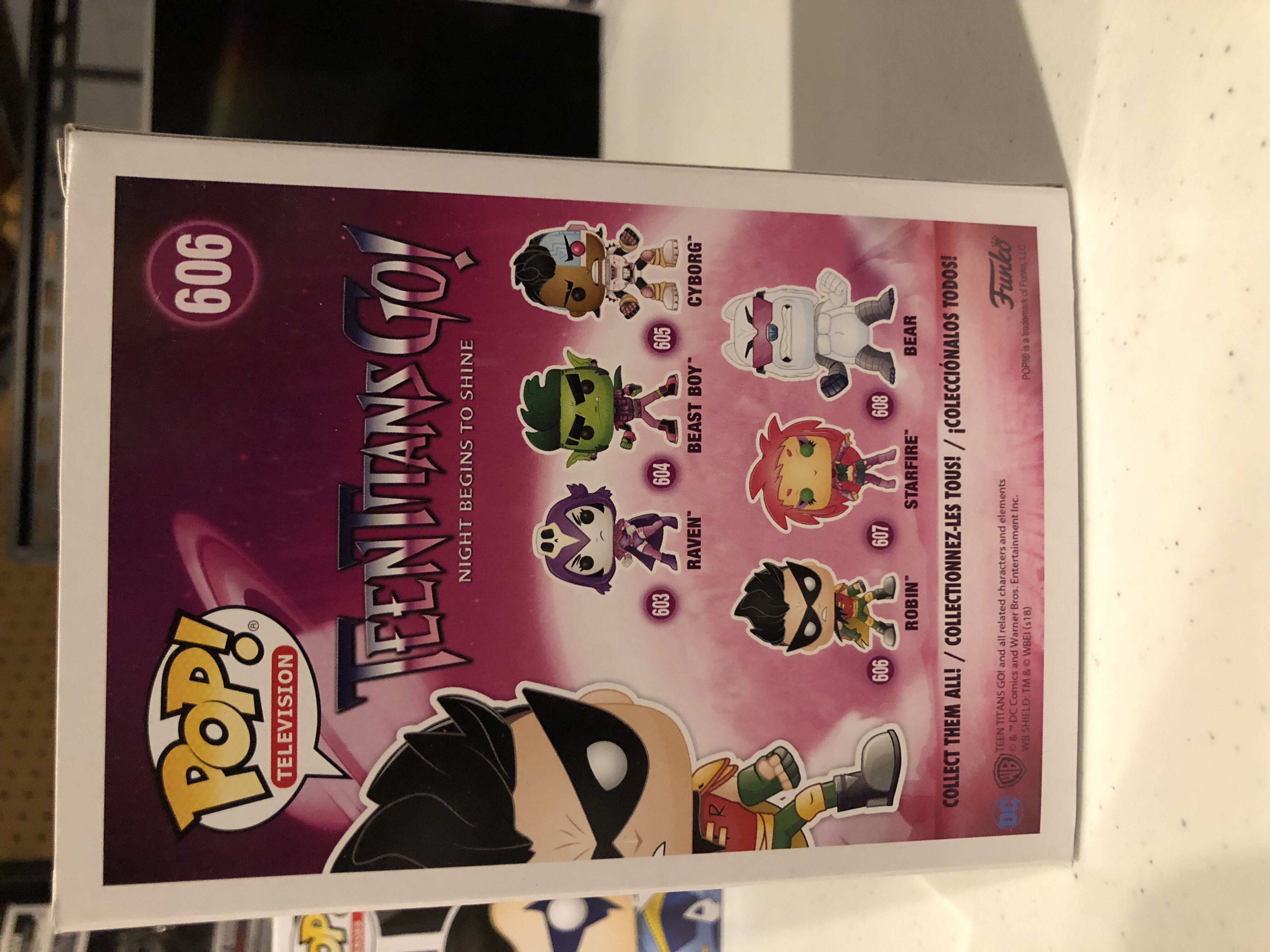 Robin - Teen Titans Go! vinyl figure collectible [Barcode 889698286787] - Main Image 3