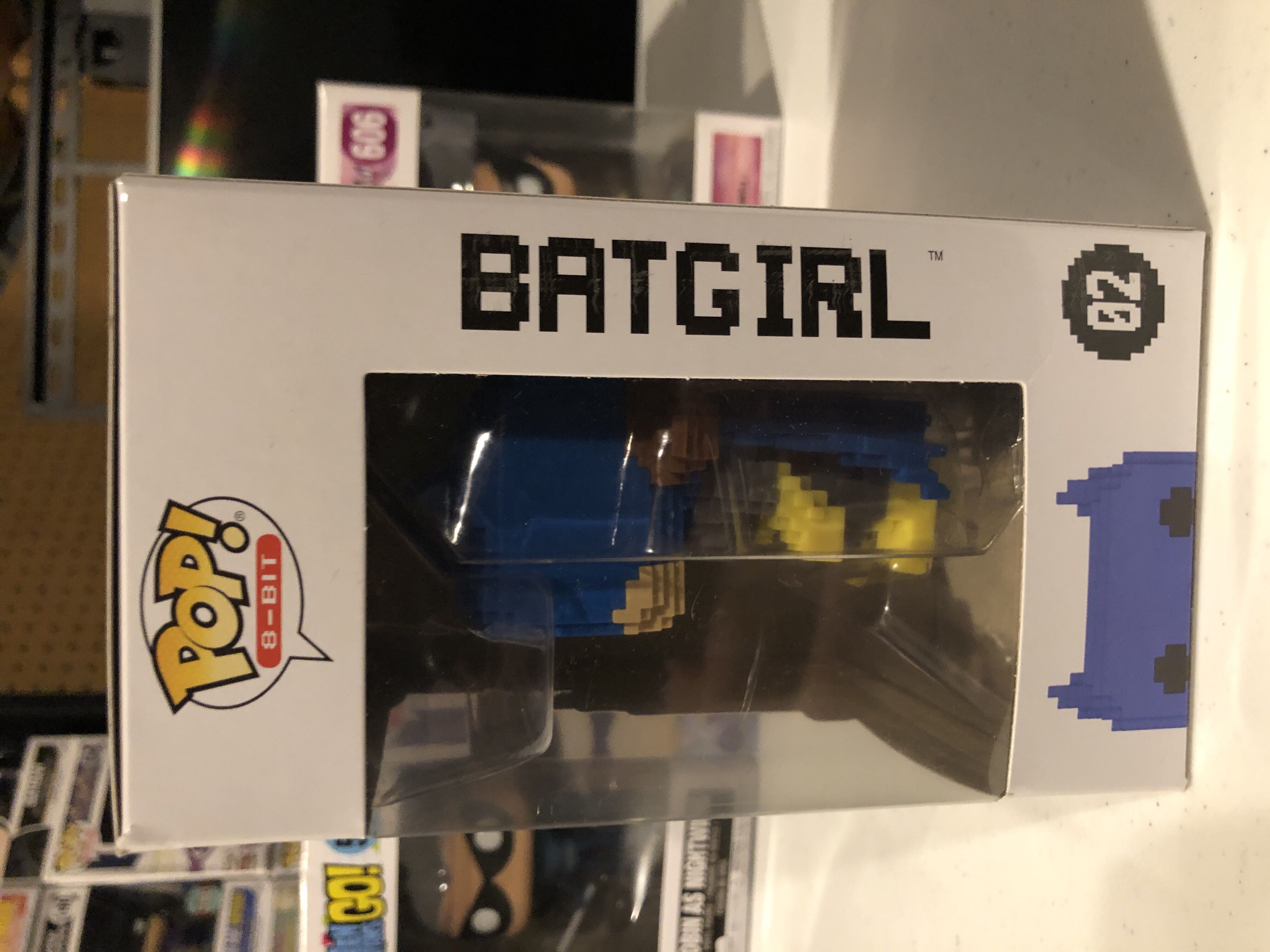 Batgirl - DC Universe vinyl figure collectible - Main Image 2