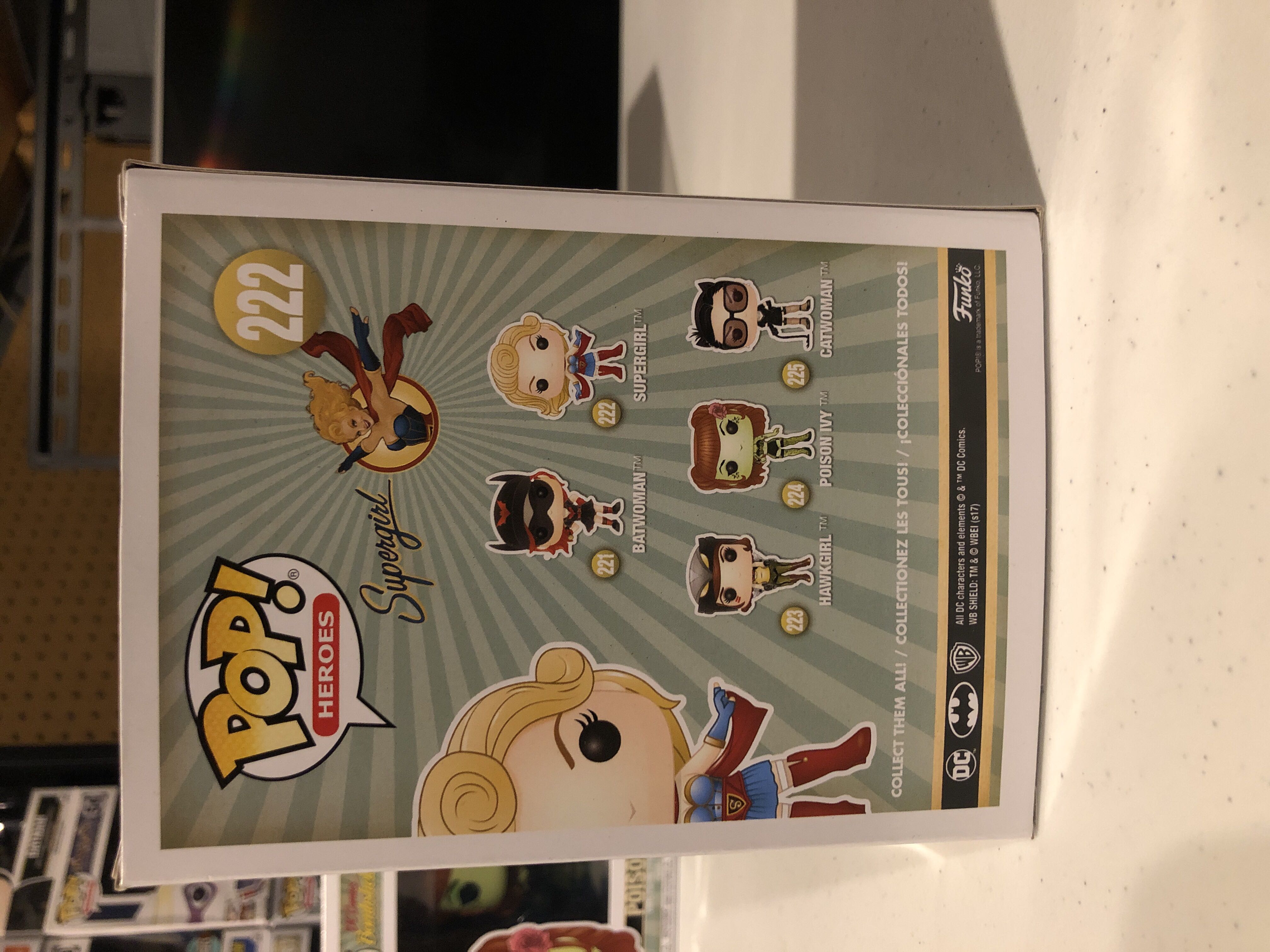 Supergirl  - DC Universe vinyl figure collectible [Barcode 889698228947] - Main Image 3