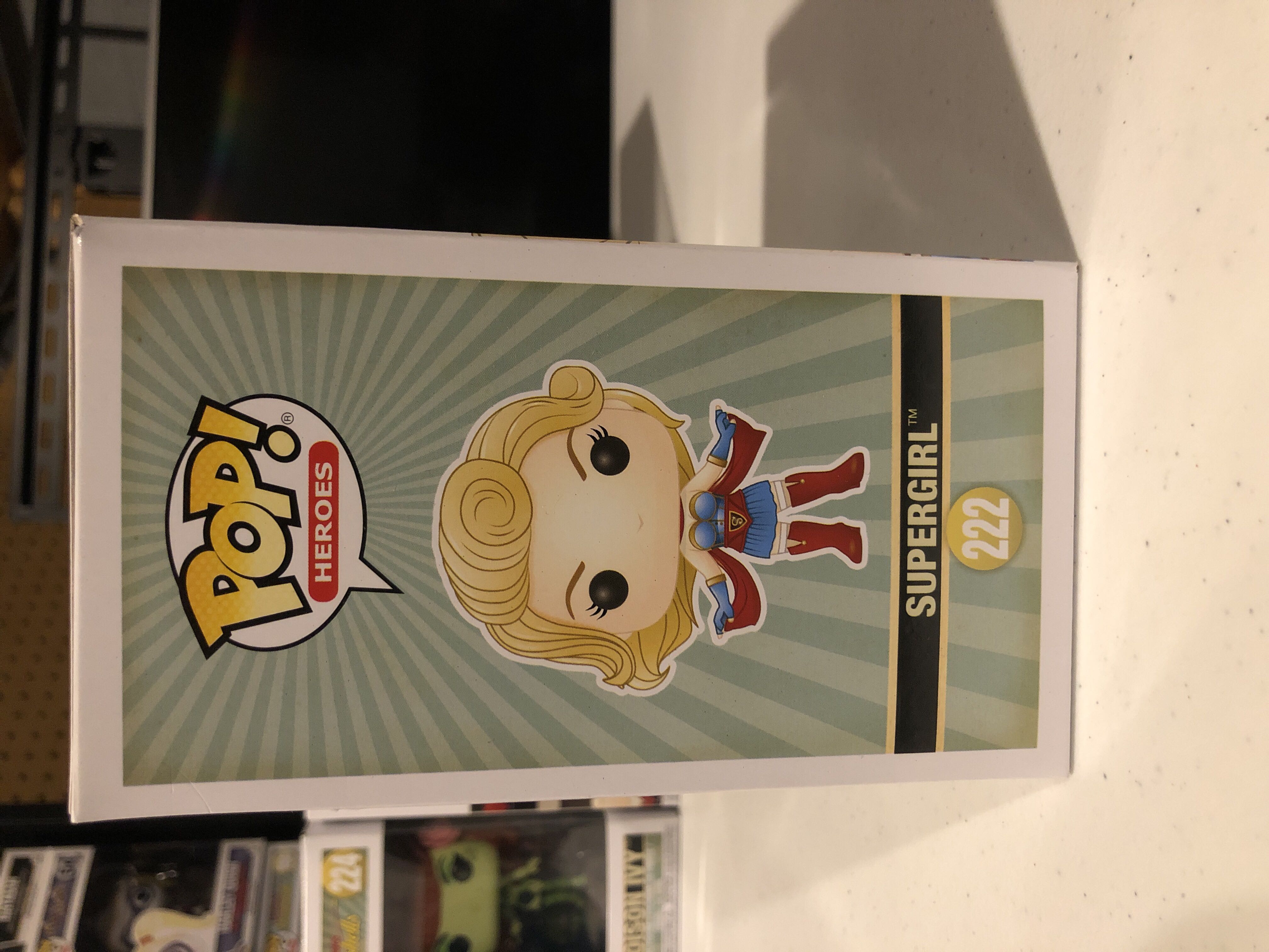 Supergirl  - DC Universe vinyl figure collectible [Barcode 889698228947] - Main Image 4