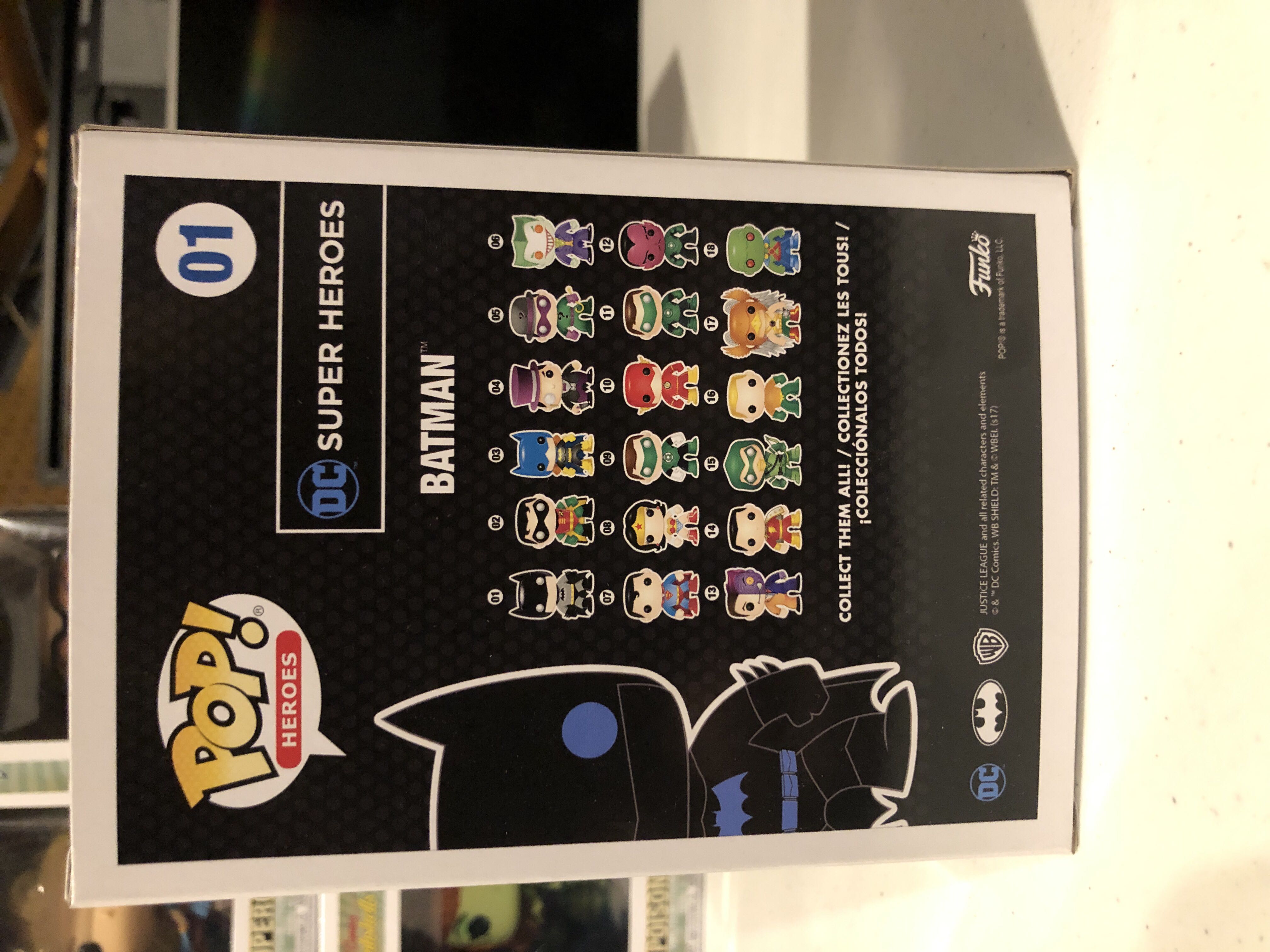 Batman (Silhouette) - DC Universe vinyl figure collectible [Barcode 889698247429] - Main Image 3