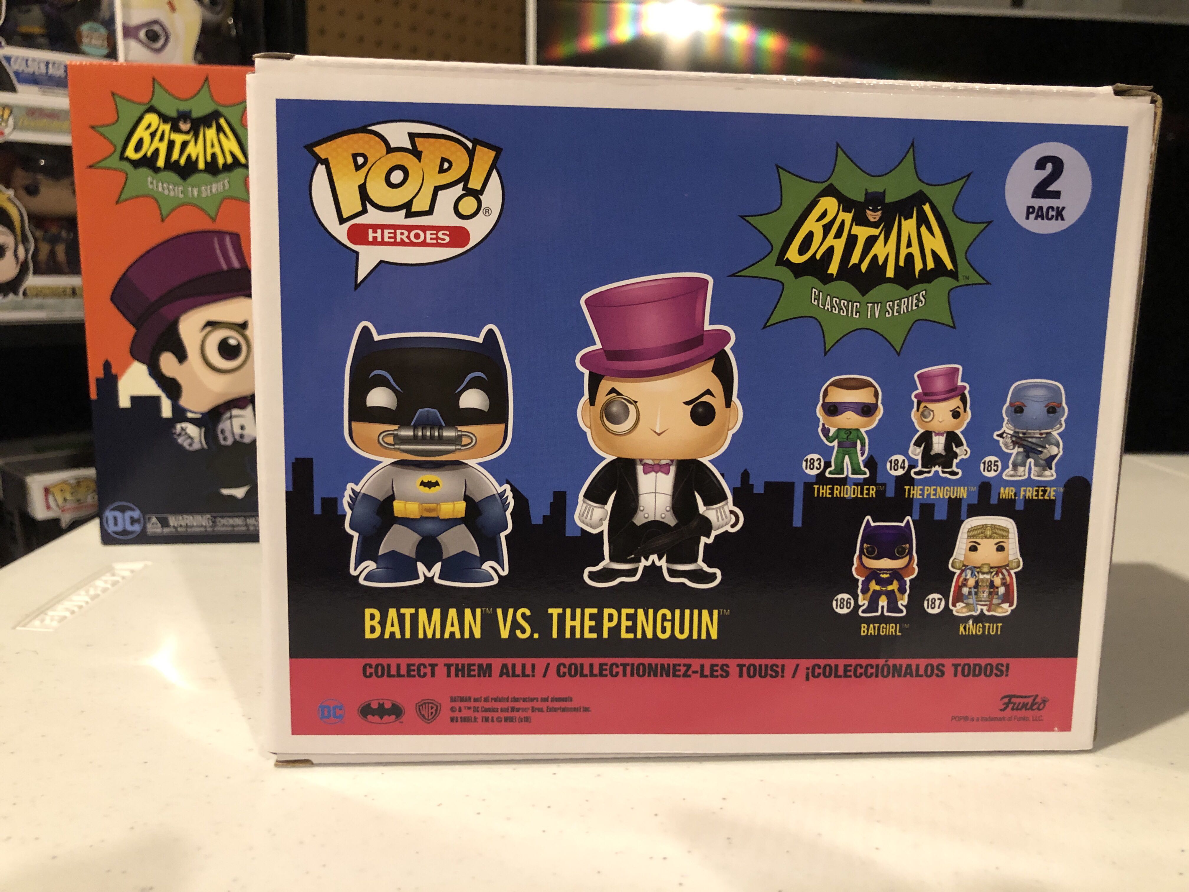 Batman Classic TV Series - Batman & The Penguin Exclusive  - DC Universe vinyl figure collectible [Barcode 889698299954] - Main Image 3