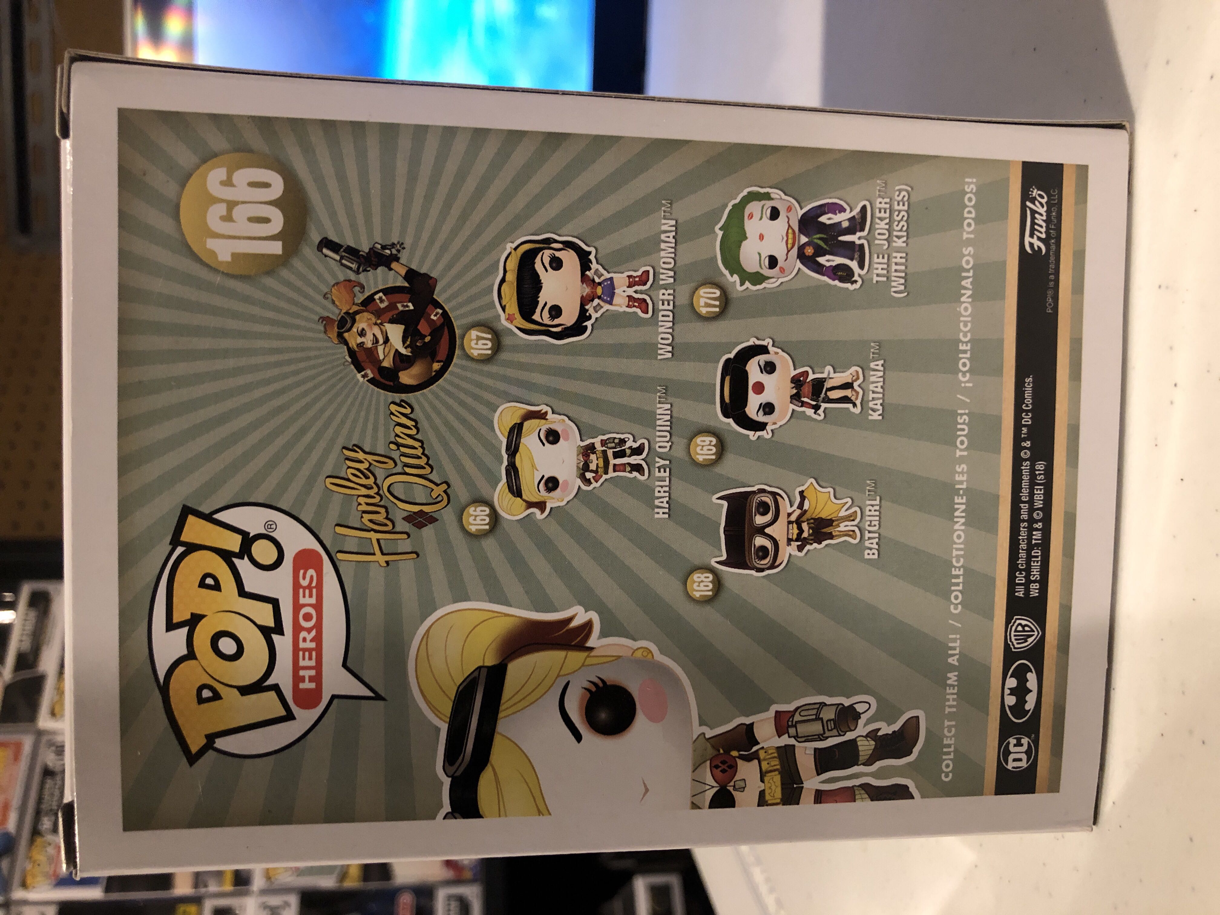 Harley Quinn - Batman vinyl figure collectible [Barcode 889698359665] - Main Image 3