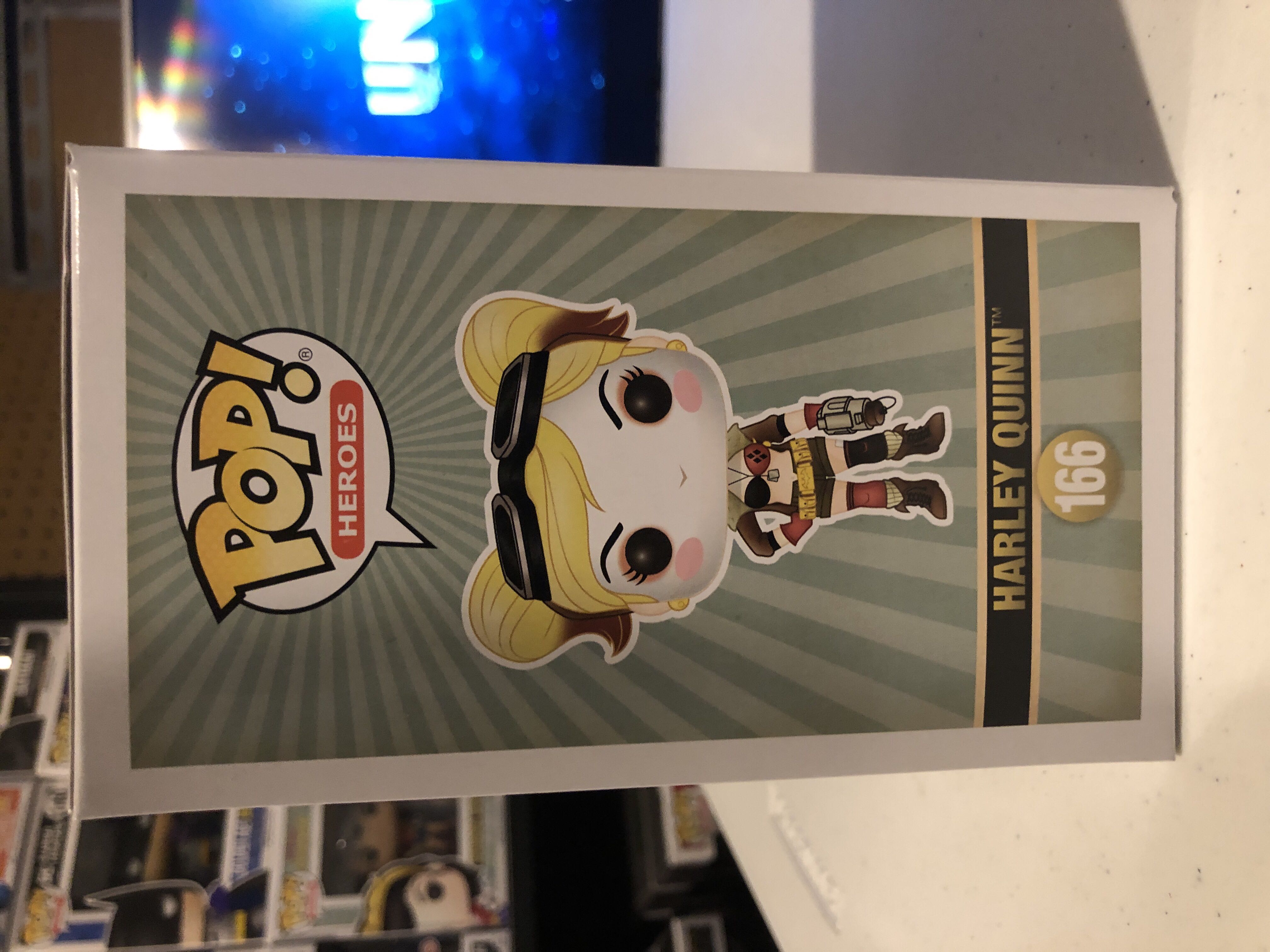 Harley Quinn - Batman vinyl figure collectible [Barcode 889698359665] - Main Image 4