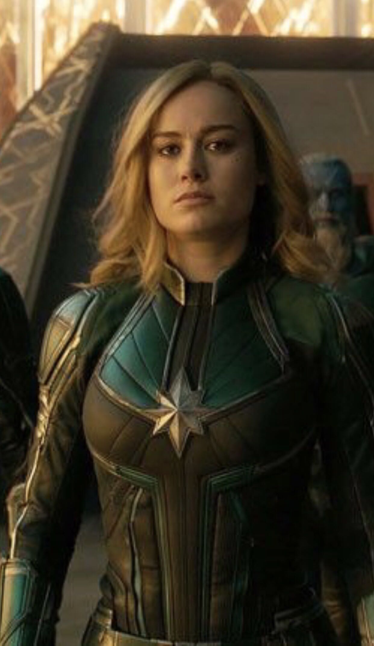 Vers - Captain Marvel vinyl figure collectible [Barcode 889698363426] - Main Image 4