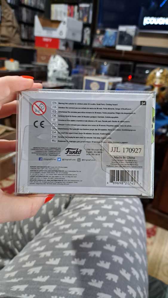 The Grinch; The Grinch - How the Grinch Stole Christmas vinyl figure collectible [Barcode 889698217453] - Main Image 4