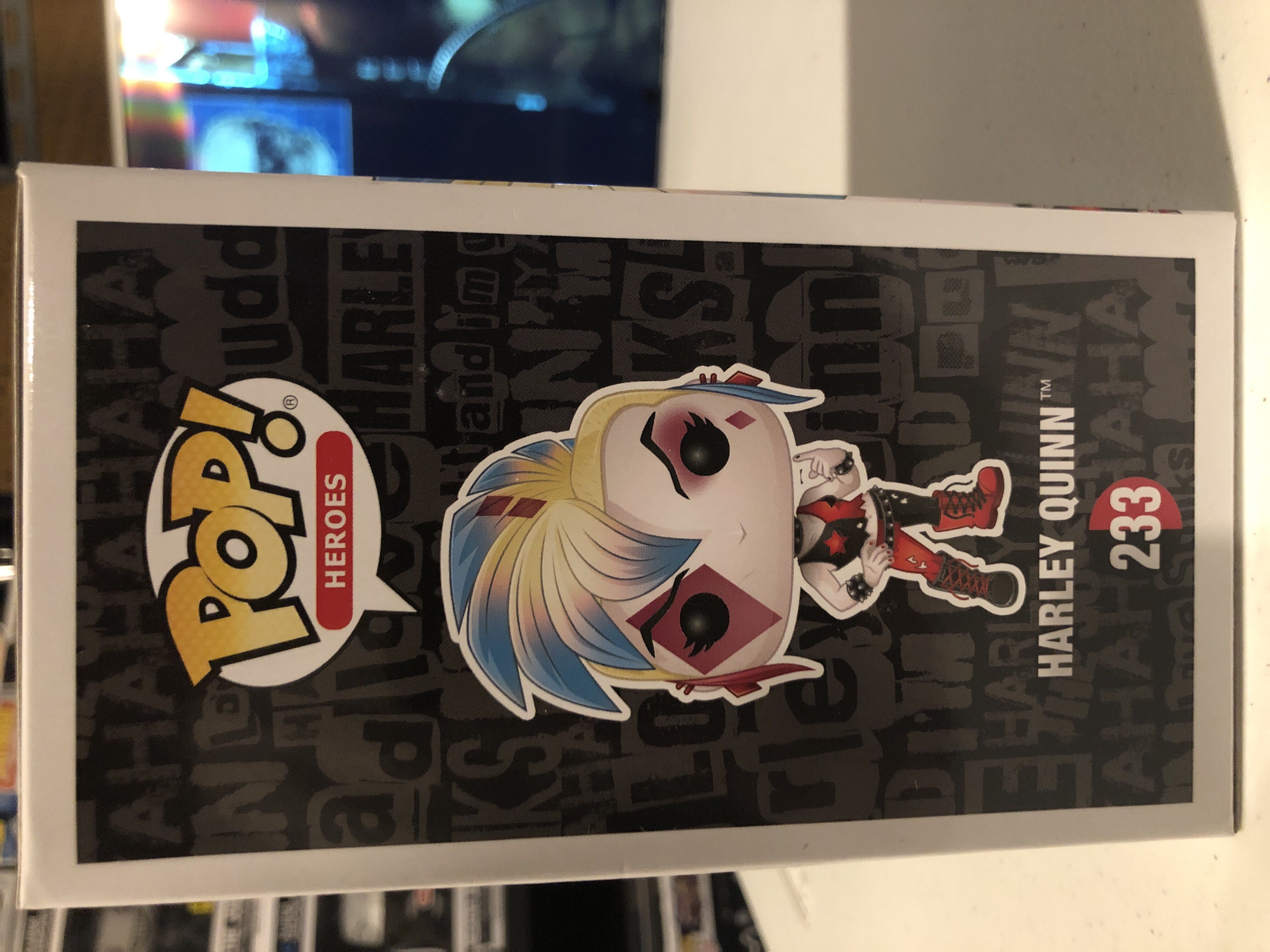 Harley Quinn (Punk Skullbags) - DC Universe vinyl figure collectible [Barcode 11247463] - Main Image 4