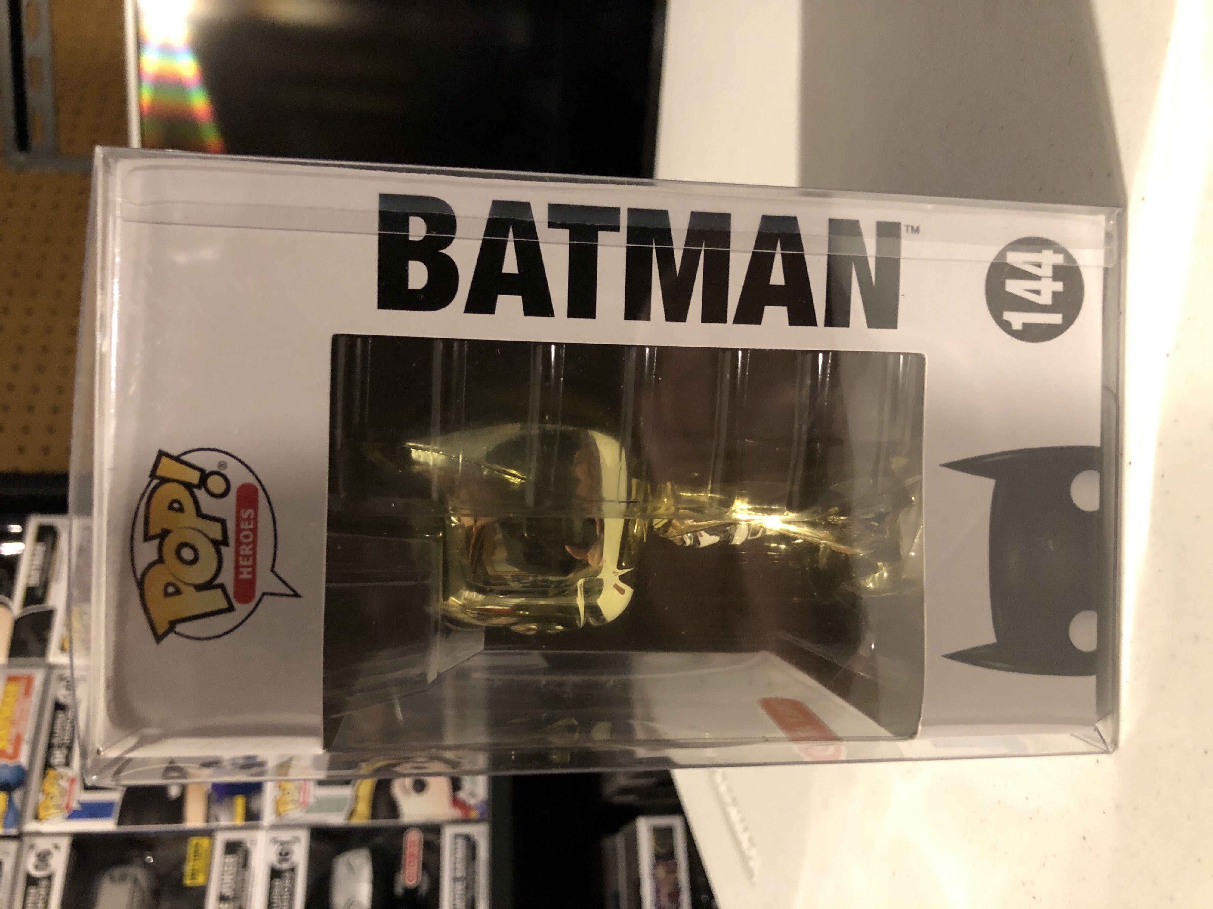 Batman (Gold Chrome) - DC Universe vinyl figure collectible [Barcode 889698327862] - Main Image 2