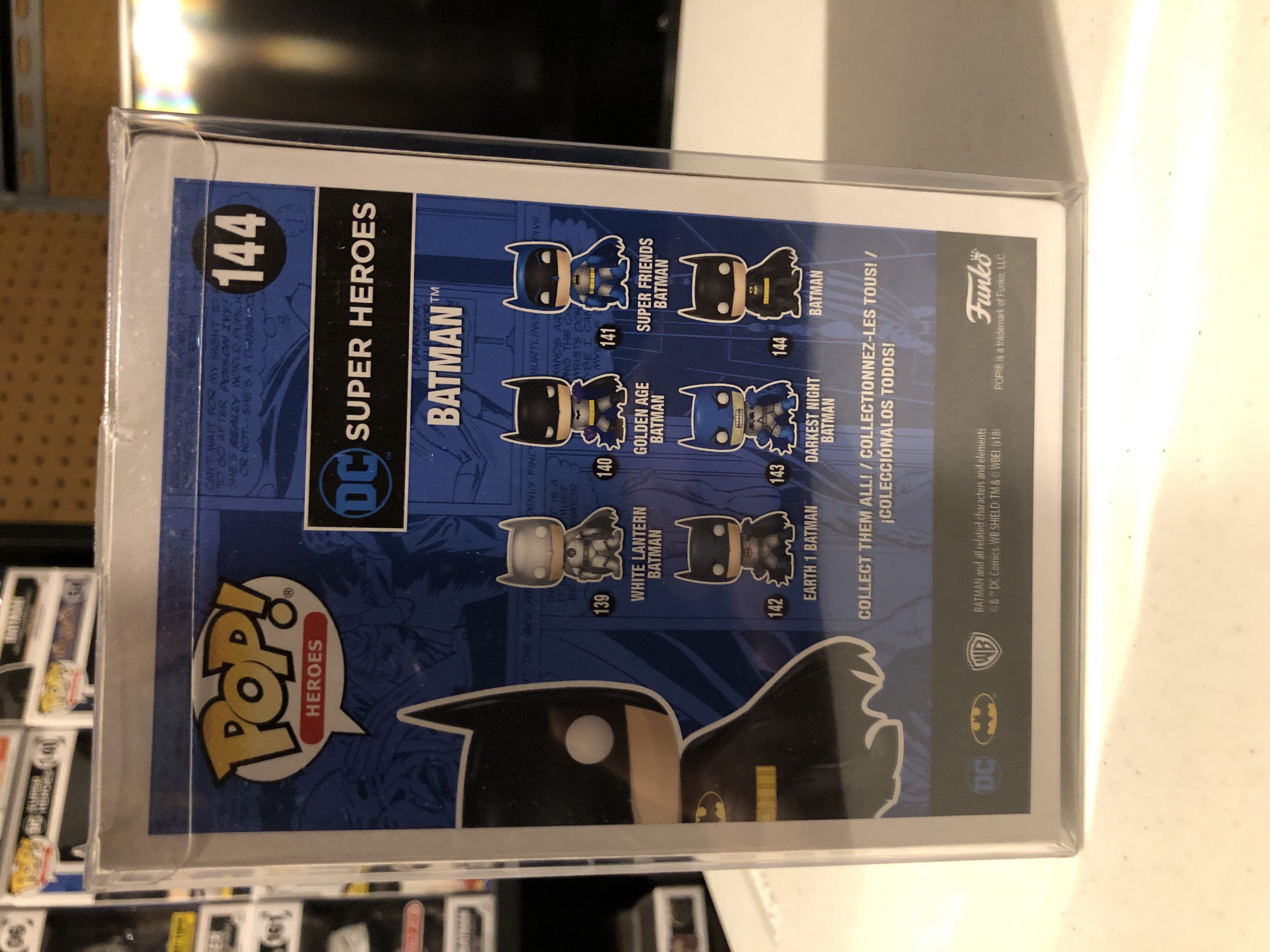 Batman (Gold Chrome) - DC Universe vinyl figure collectible [Barcode 889698327862] - Main Image 3