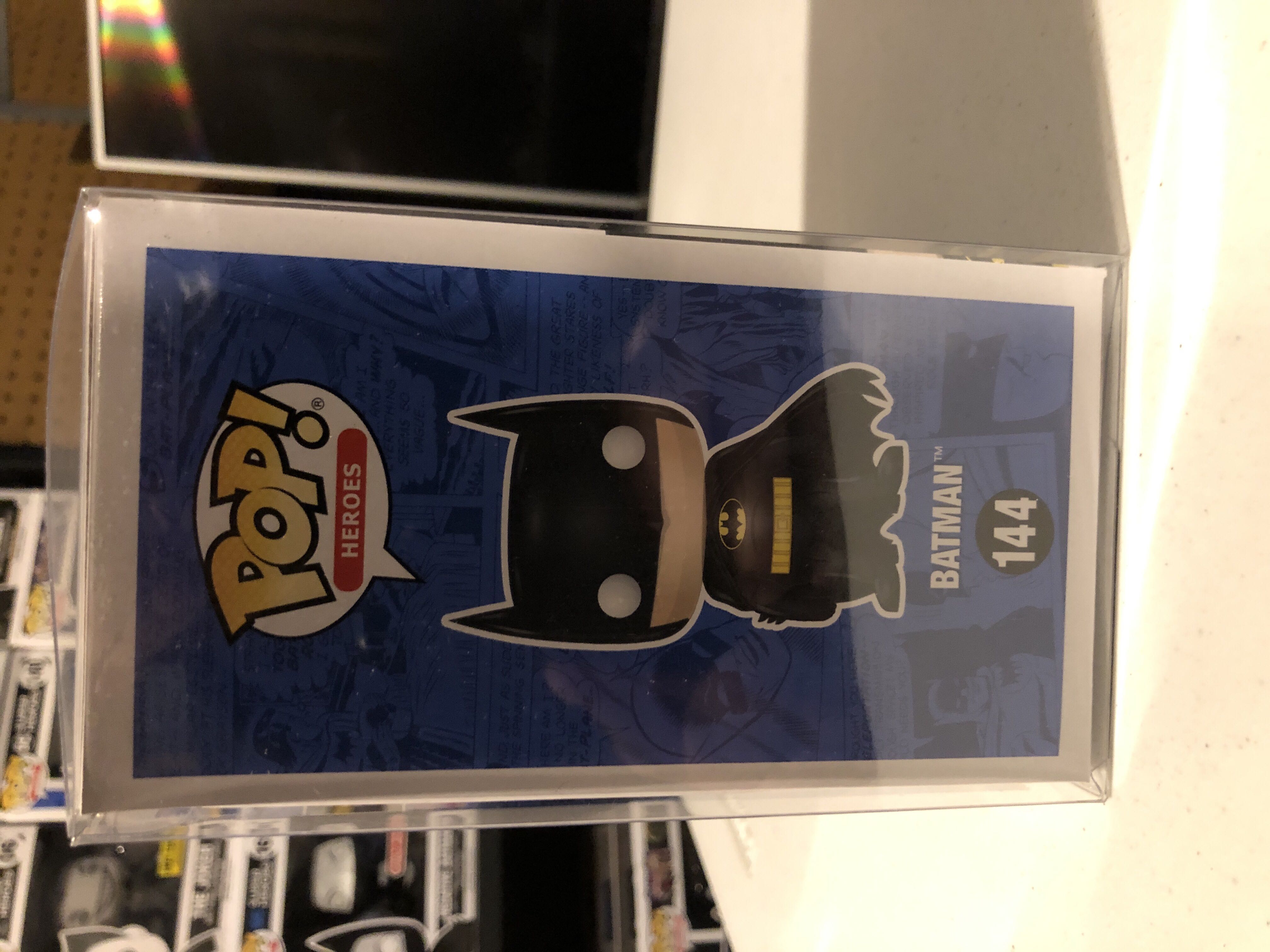 Batman (Gold Chrome) - DC Universe vinyl figure collectible [Barcode 889698327862] - Main Image 4