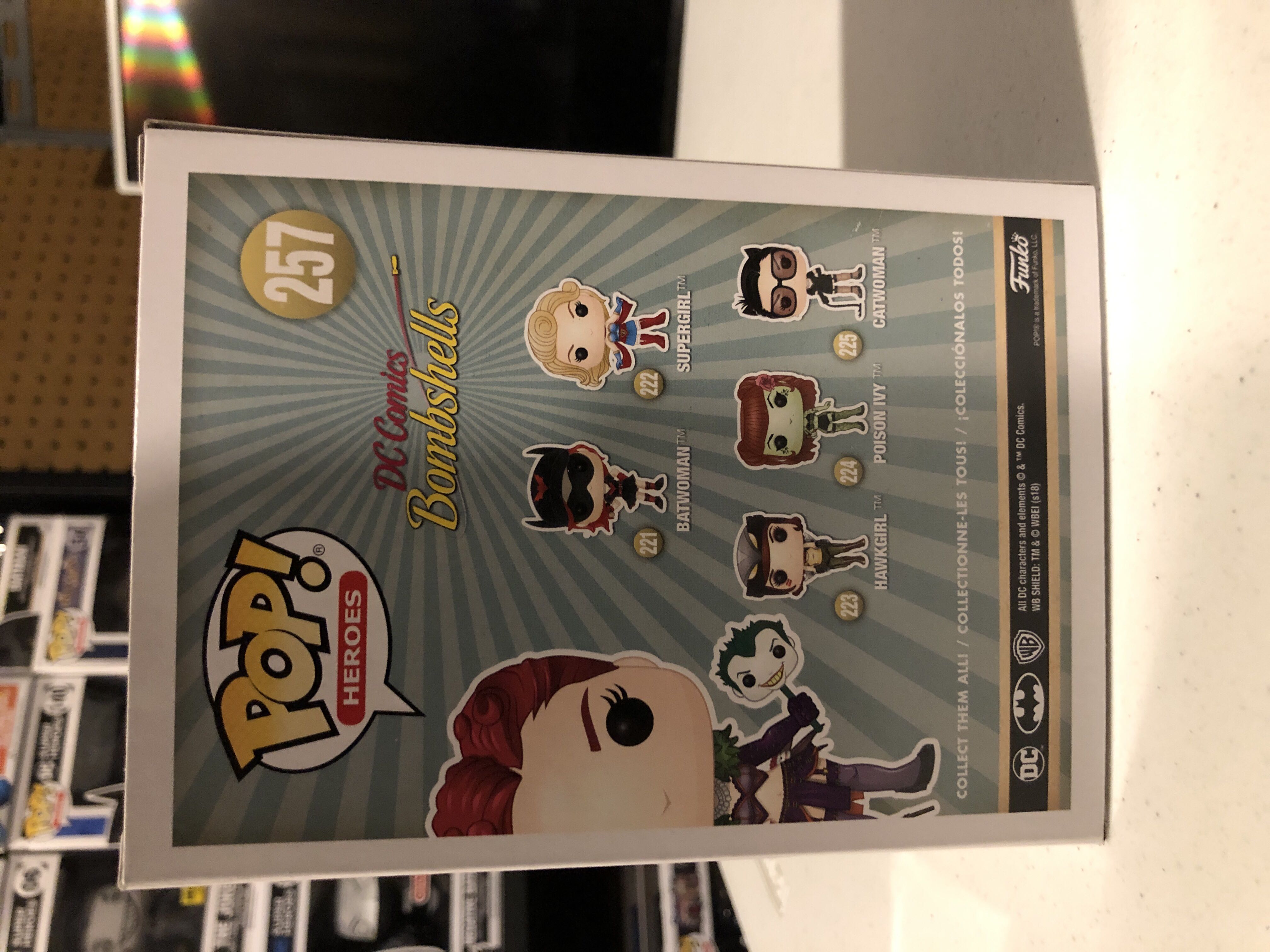 Duela Dent (Joker’s Daughter)  - DC Universe vinyl figure collectible [Barcode 11520041] - Main Image 3