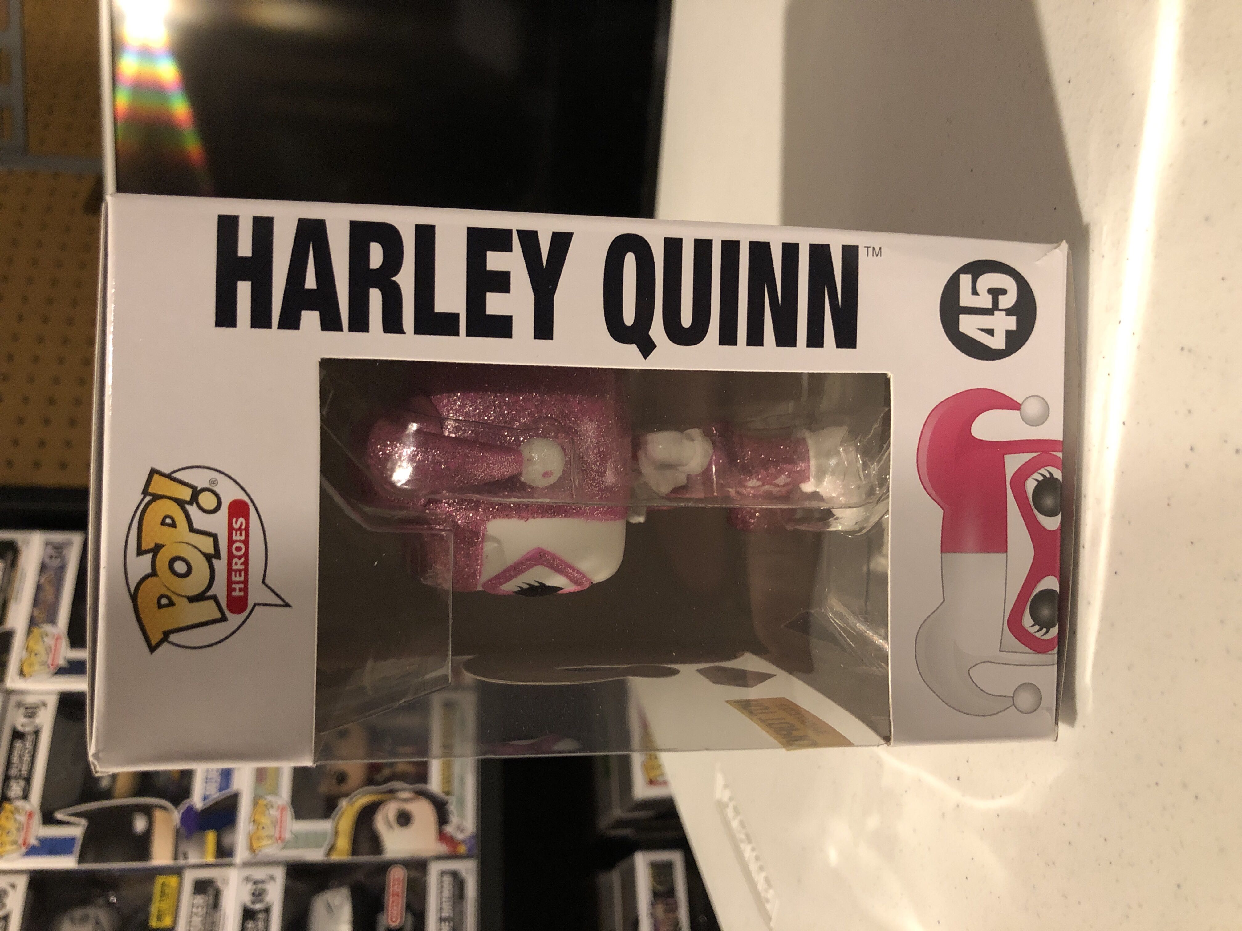 Harley Quinn (Diamond Pink/White) - DC Universe vinyl figure collectible [Barcode 11639614] - Main Image 2