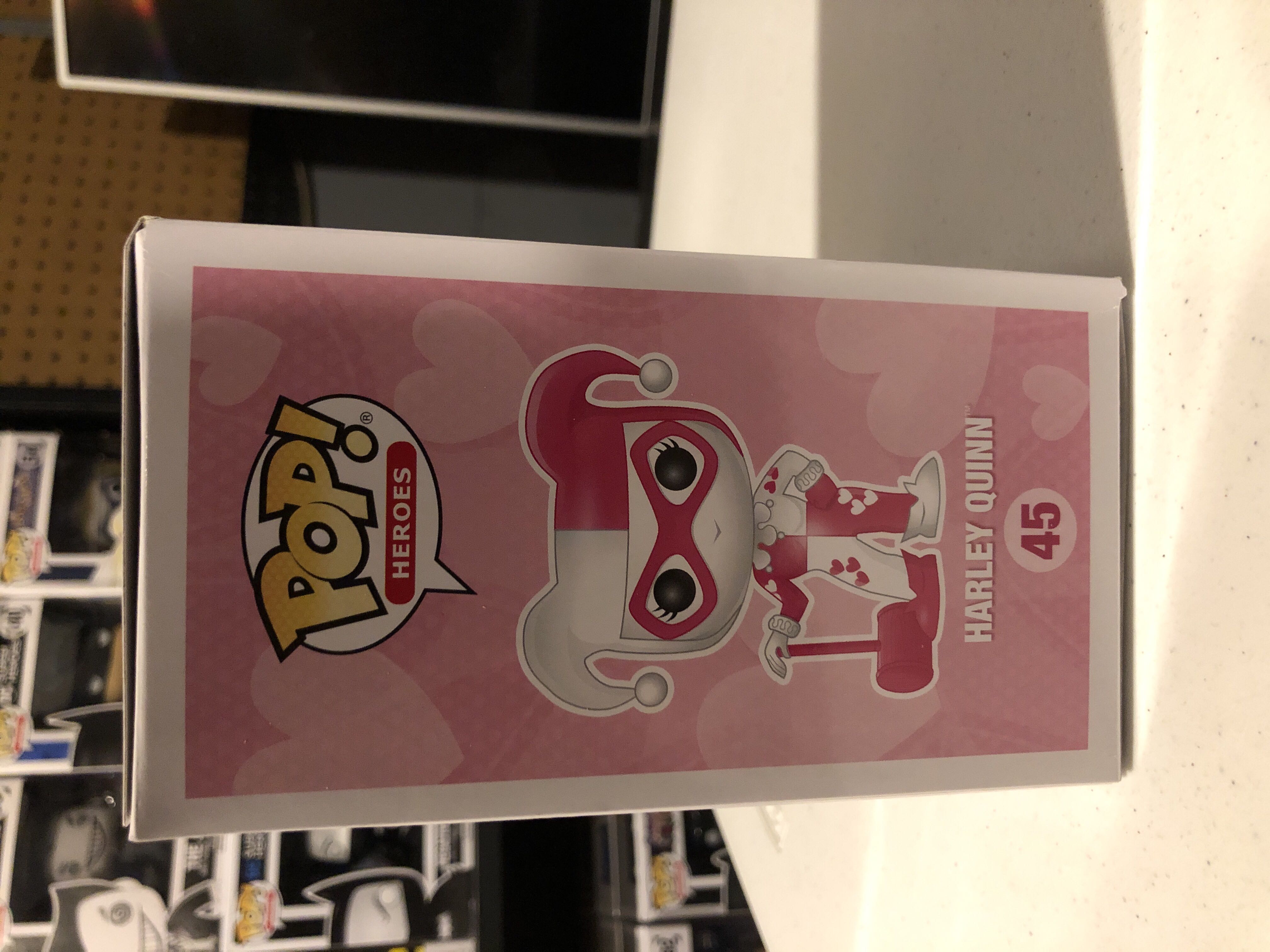 Harley Quinn (Diamond Pink/White) - DC Universe vinyl figure collectible [Barcode 11639614] - Main Image 4