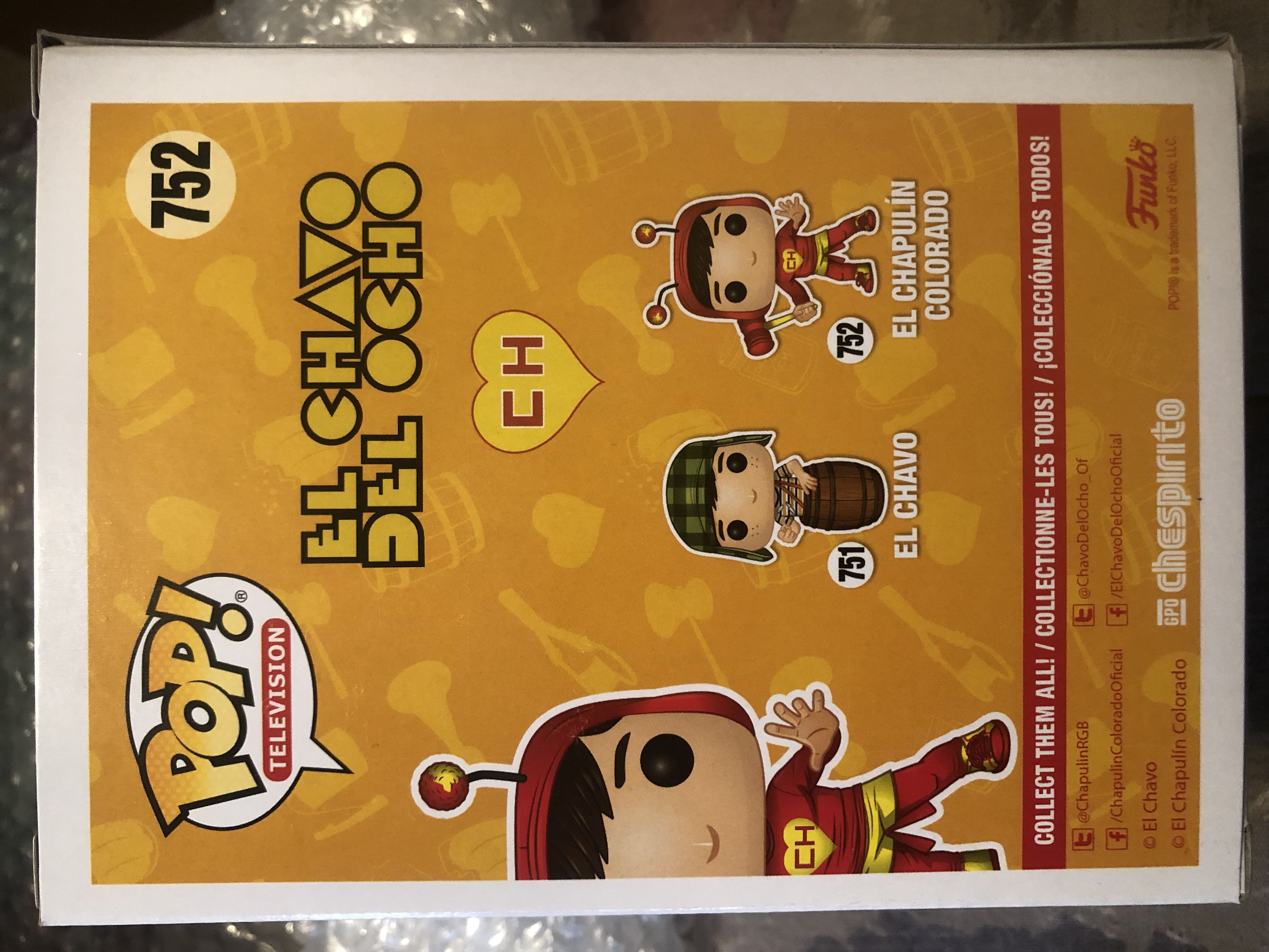 El Chapulín Colorado - El Chavo del Ocho vinyl figure collectible [Barcode 889698363624] - Main Image 2