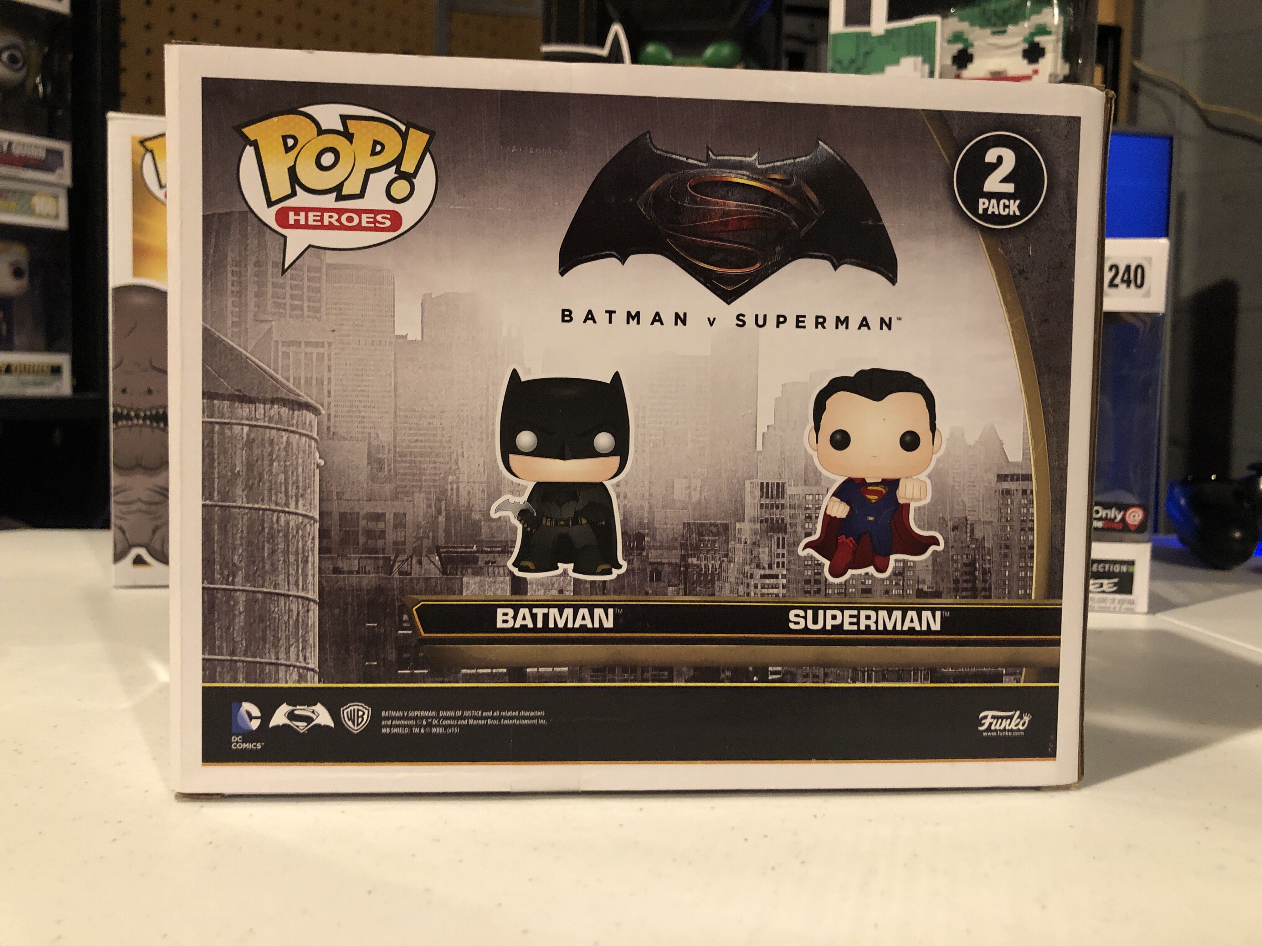 Batman vs Superman (2 Pack) - DC Universe vinyl figure collectible [Barcode 849803070052] - Main Image 3