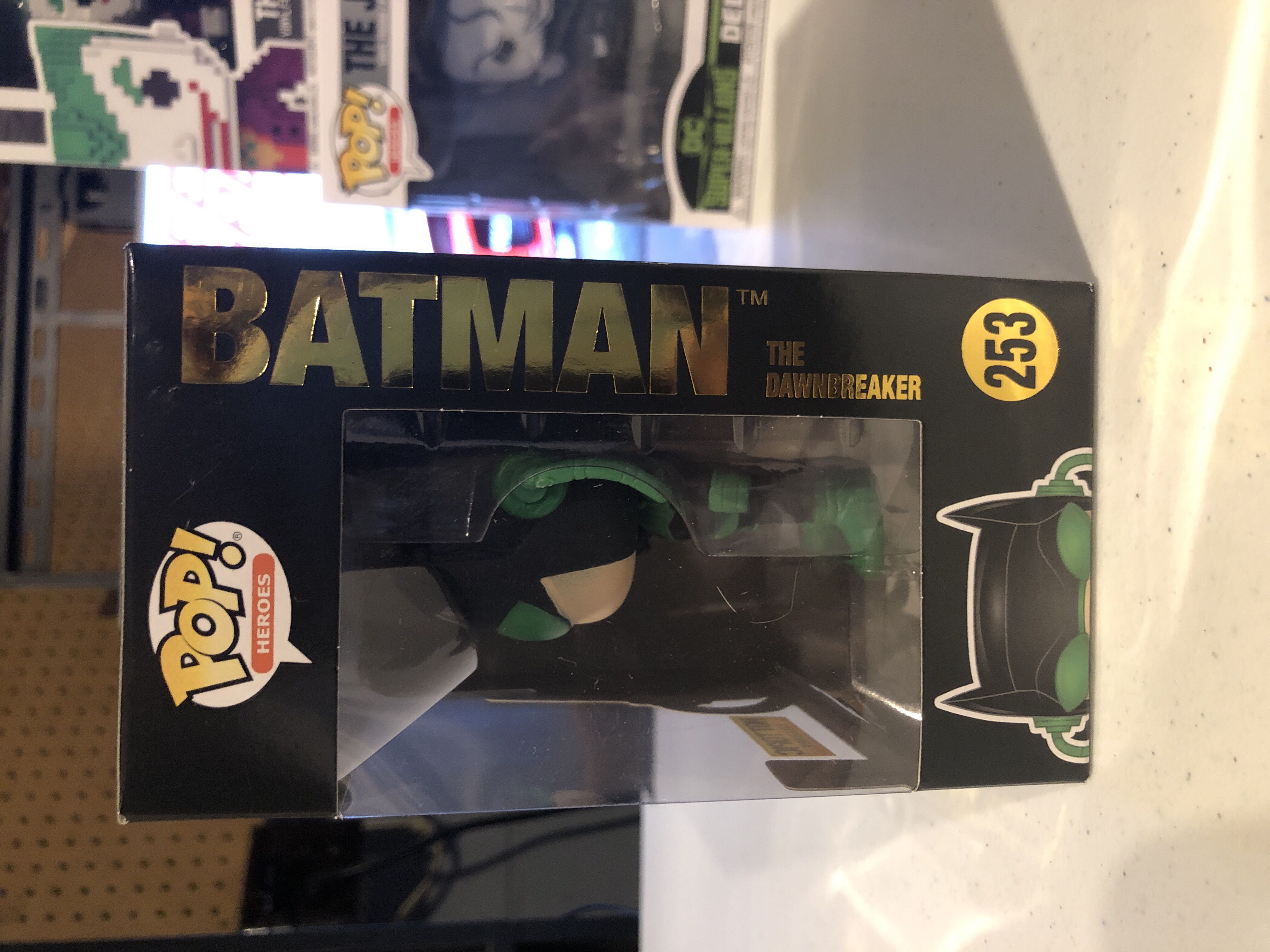Batman - Dawnbreaker Batman - Batman vinyl figure collectible [Barcode 11671421] - Main Image 2