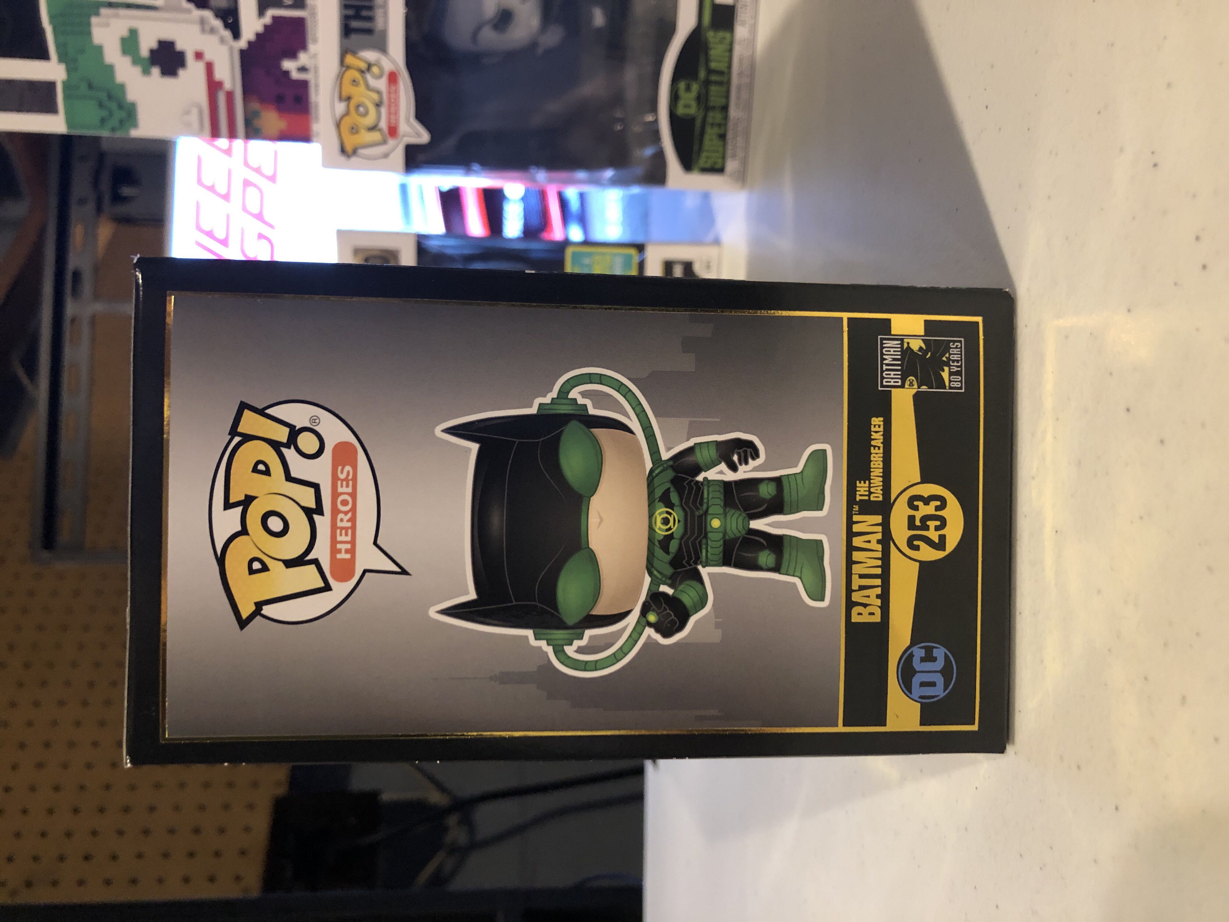 Batman - Dawnbreaker Batman - Batman vinyl figure collectible [Barcode 11671421] - Main Image 4