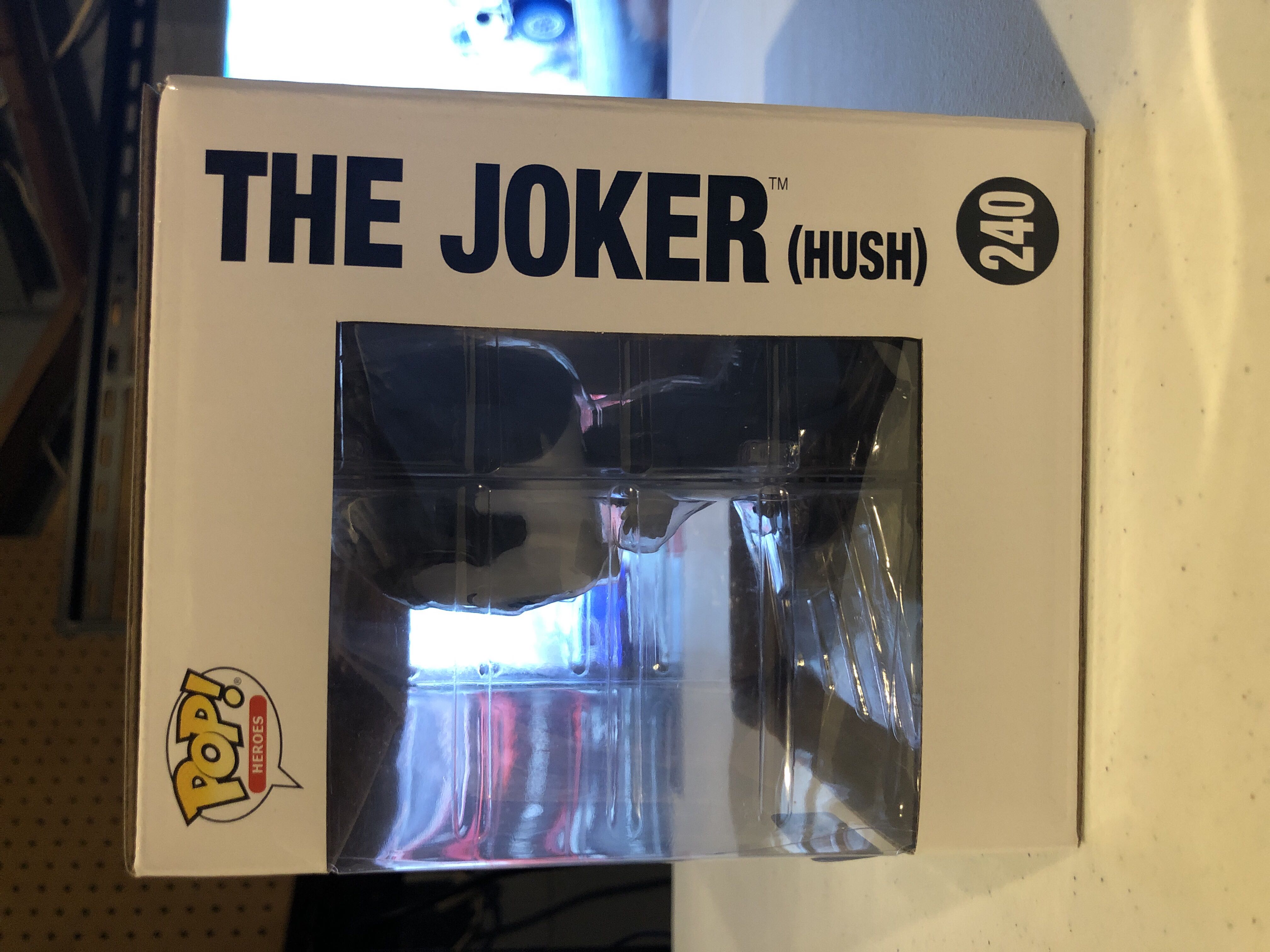 The Joker (Hush) - DC Universe vinyl figure collectible [Barcode 889698376990] - Main Image 2