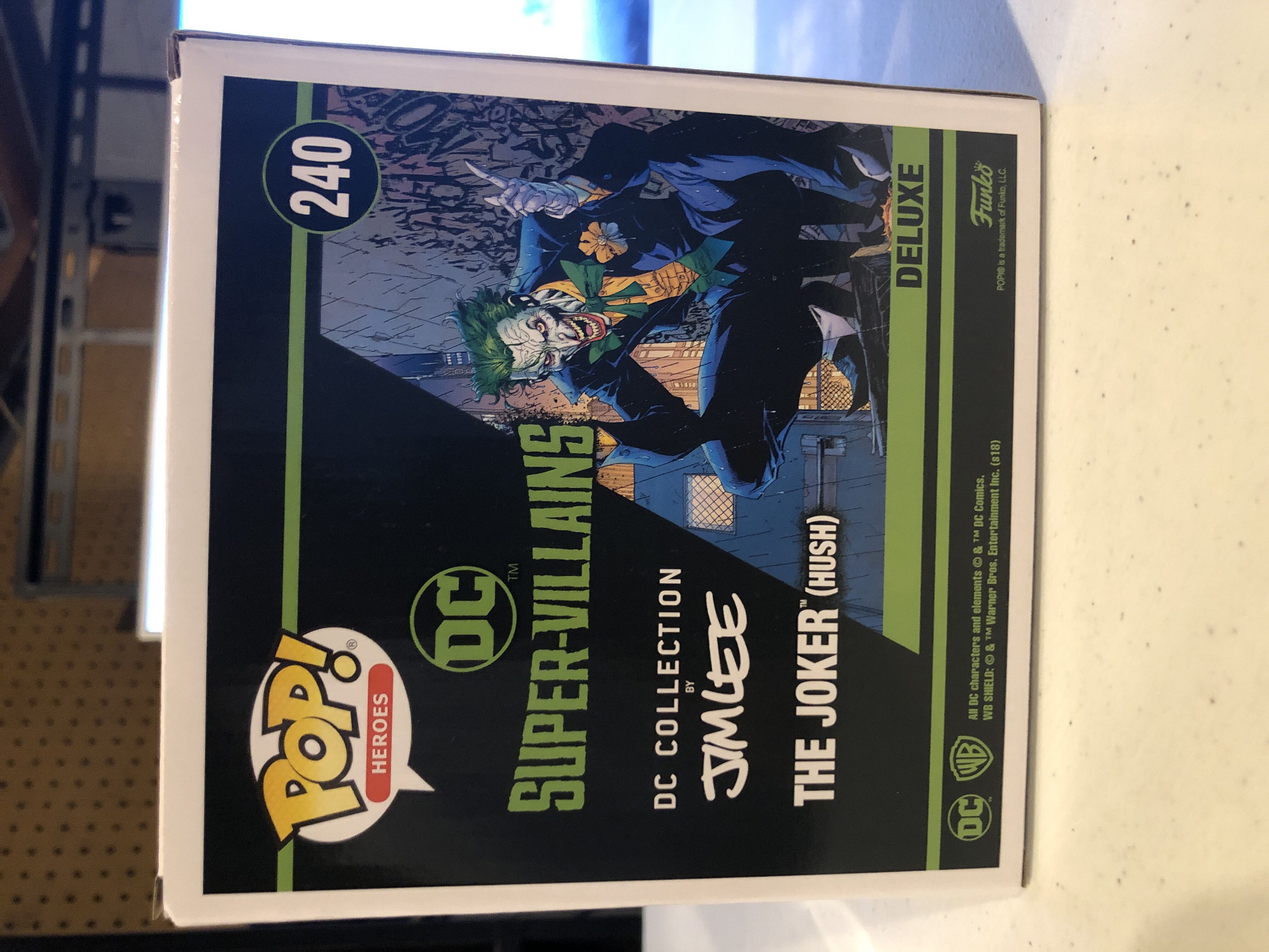 The Joker (Hush) - DC Universe vinyl figure collectible [Barcode 889698376990] - Main Image 3