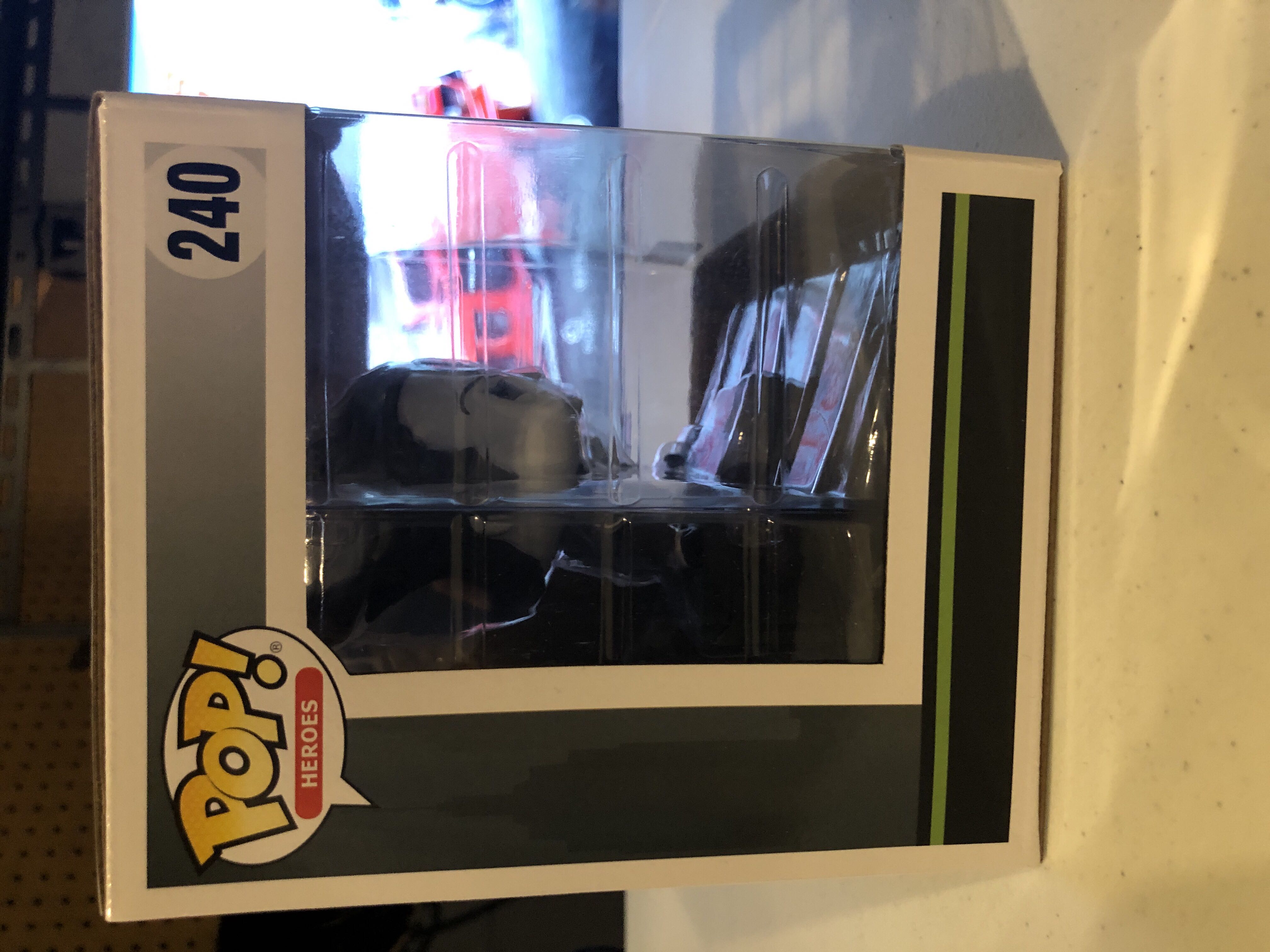 The Joker (Hush) - DC Universe vinyl figure collectible [Barcode 889698376990] - Main Image 4